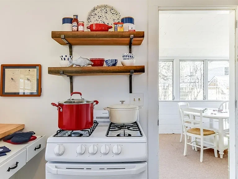 HUDSON KITCHEN STOVE.webp