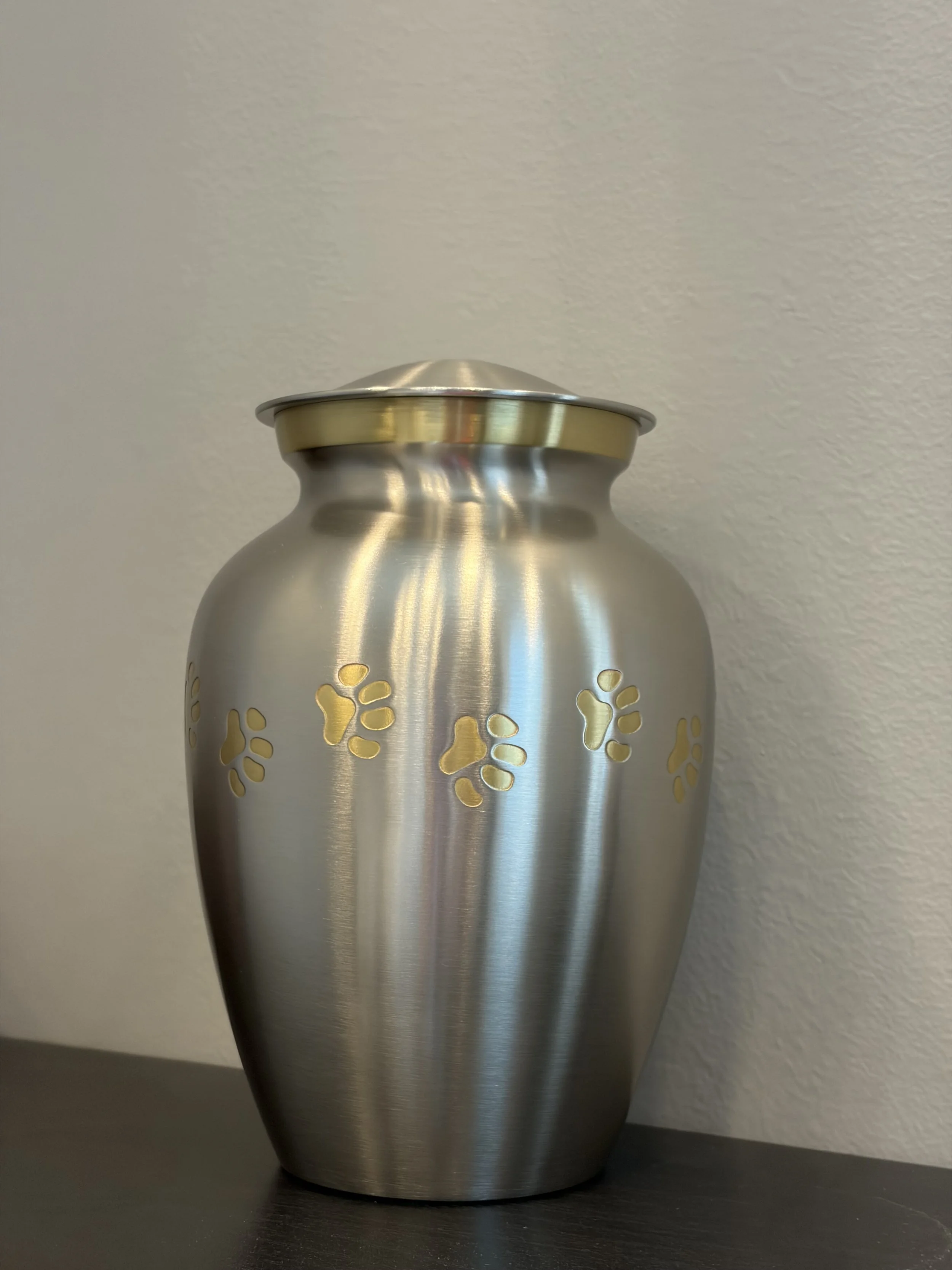Classic Paw Print Urn