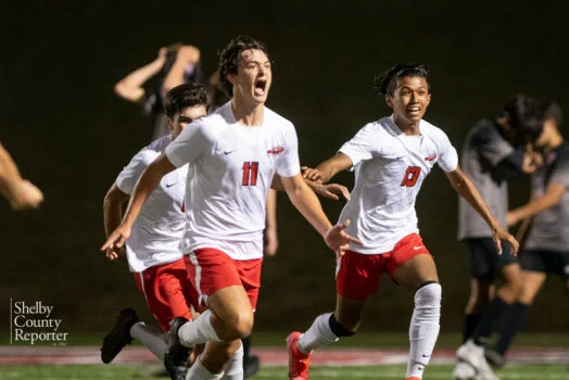 Oak Mountain scores in final minute to beat Thompson, keep playoff hopes alive