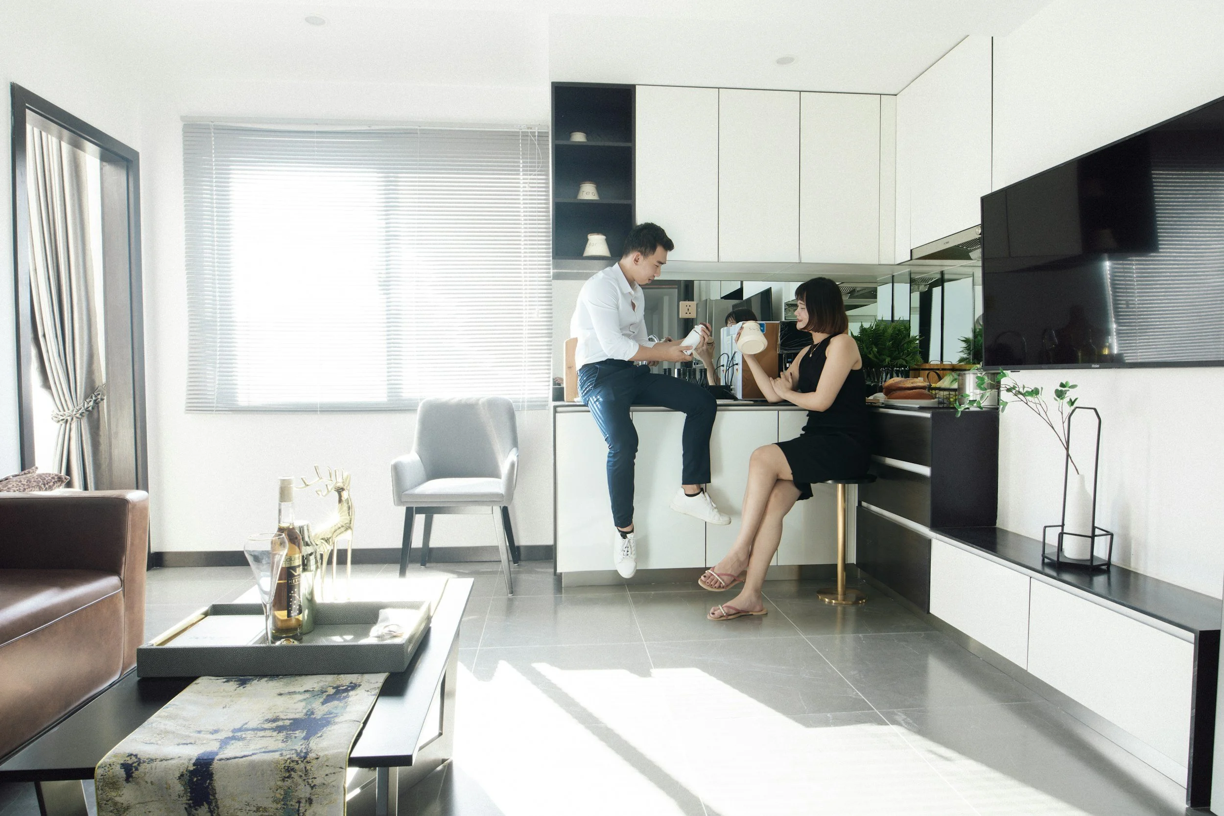 A man and woman in Sachsenküchen premium German kitchen