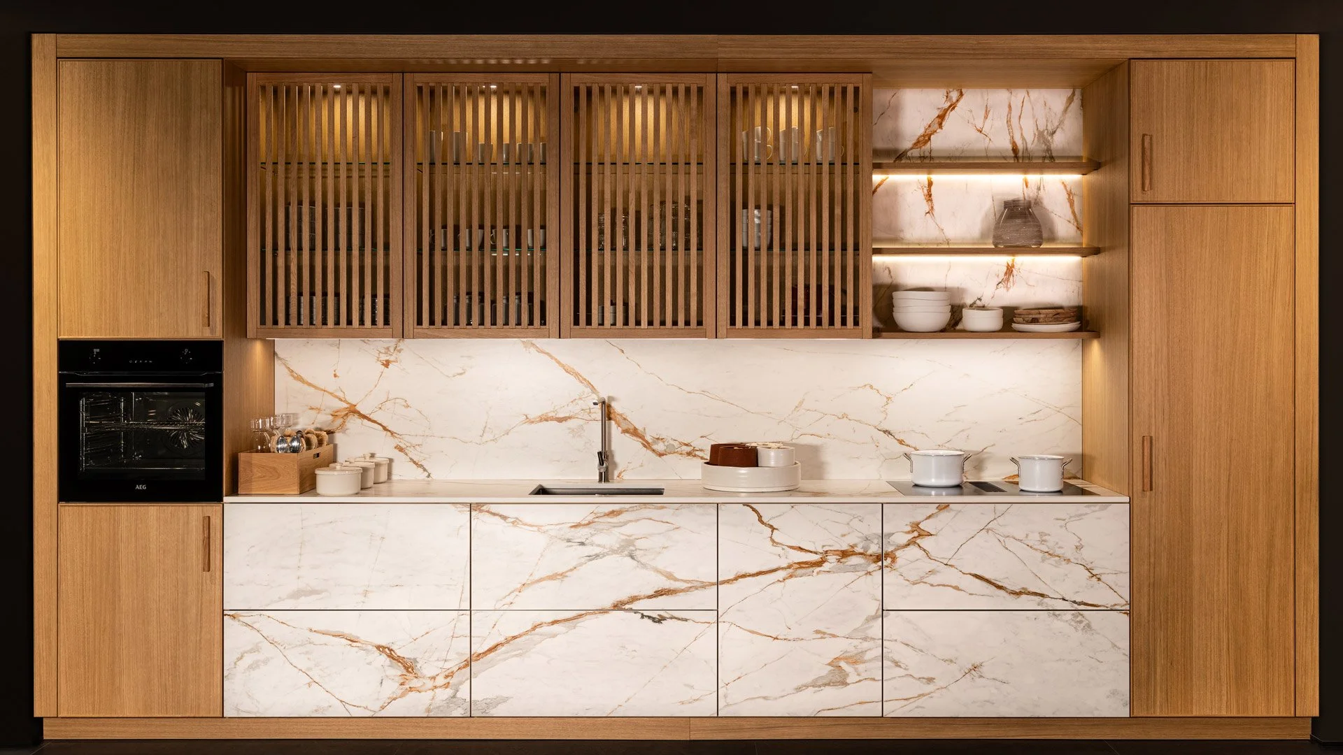 Kara / Flavia by Sachsenküchen premium luxury bespoke German kitchens. Ceramic stone kitchens. Bookmatching kitchens. DEKTON kitchens. Wood, oak, veneer kitchens.