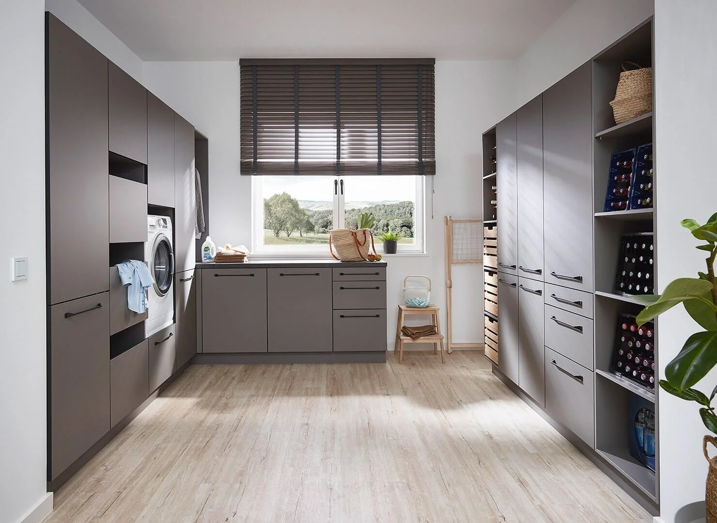 Lisa by Sachsenküchen premium luxury bespoke German kitchens. Light Grey kitchens. Laundry room. Housekeeping