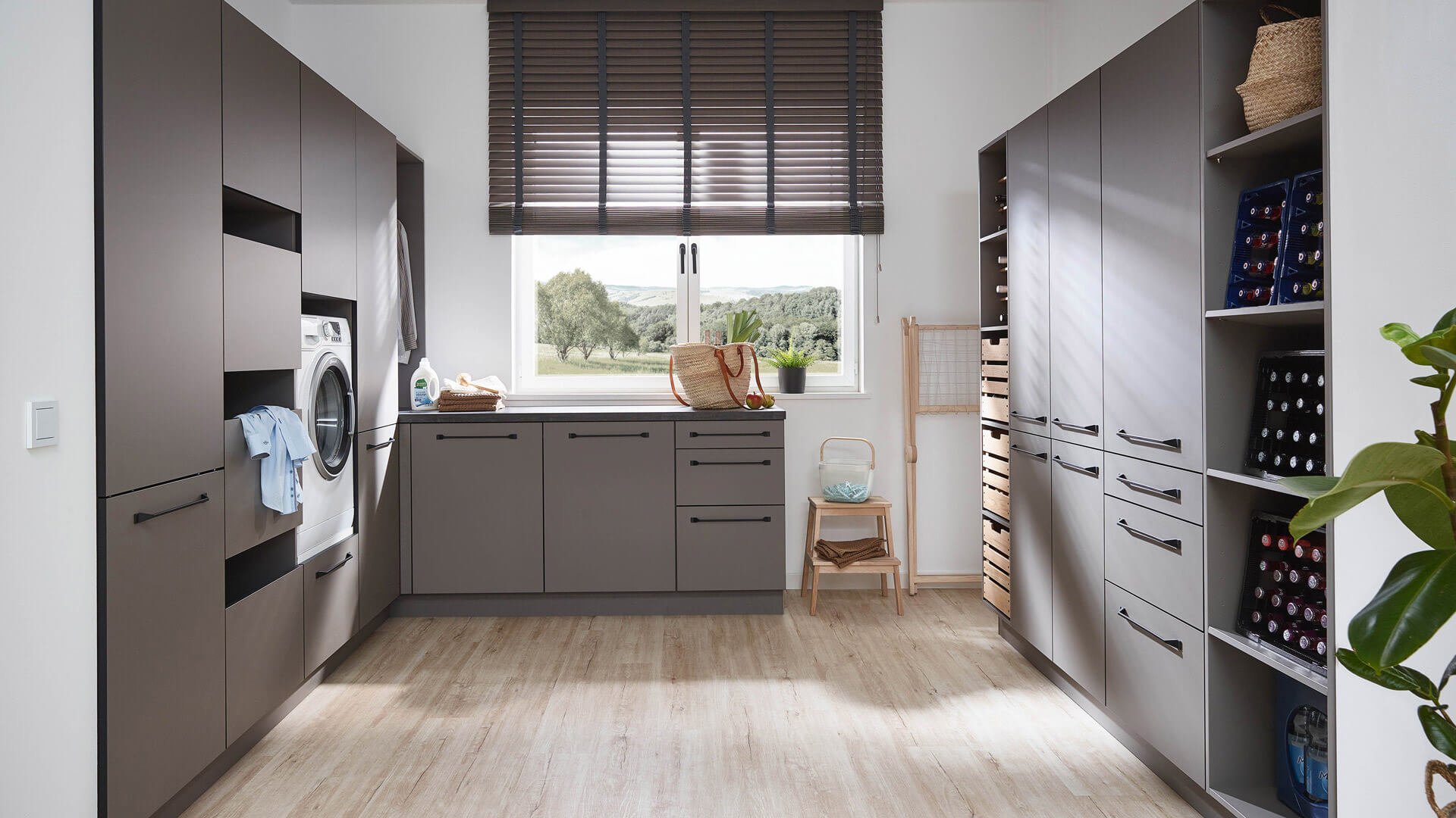 Lisa by Sachsenküchen premium luxury bespoke German kitchens. Grey kitchens. German Laundry room