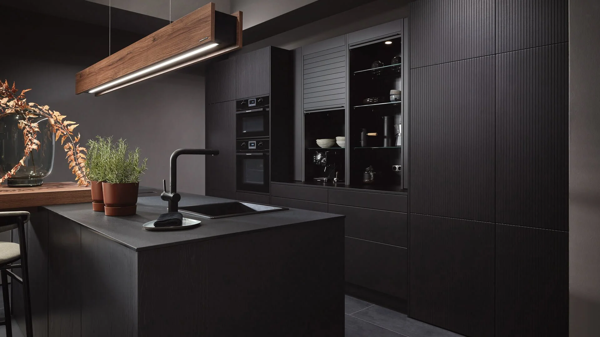Patrizia / Lana / Adina by Sachsenküchen premium luxury bespoke German kitchens. Black kitchens. Sustainable kitchens.