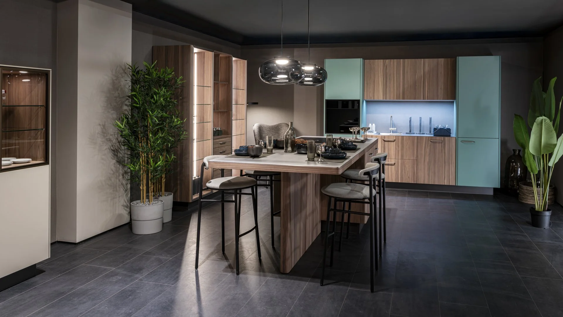 Senta / Fabiola by Sachsenküchen premium luxury bespoke German kitchens. island kitchens. Stainless steel worktop.