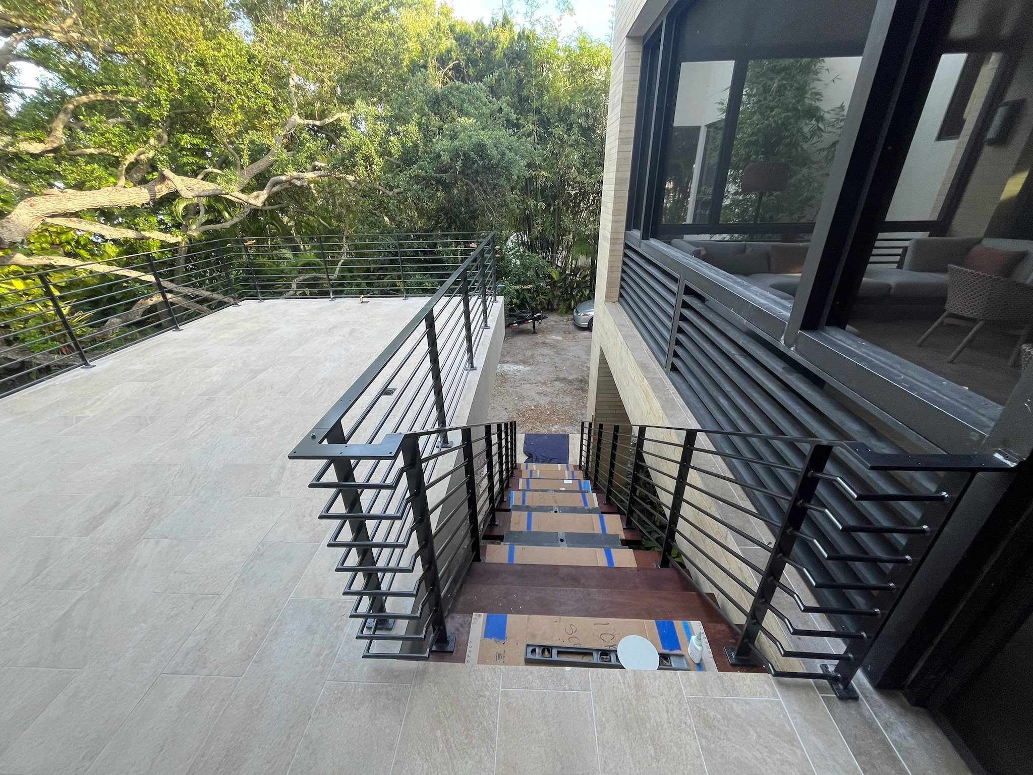 modern-railing-aluminum.JPG