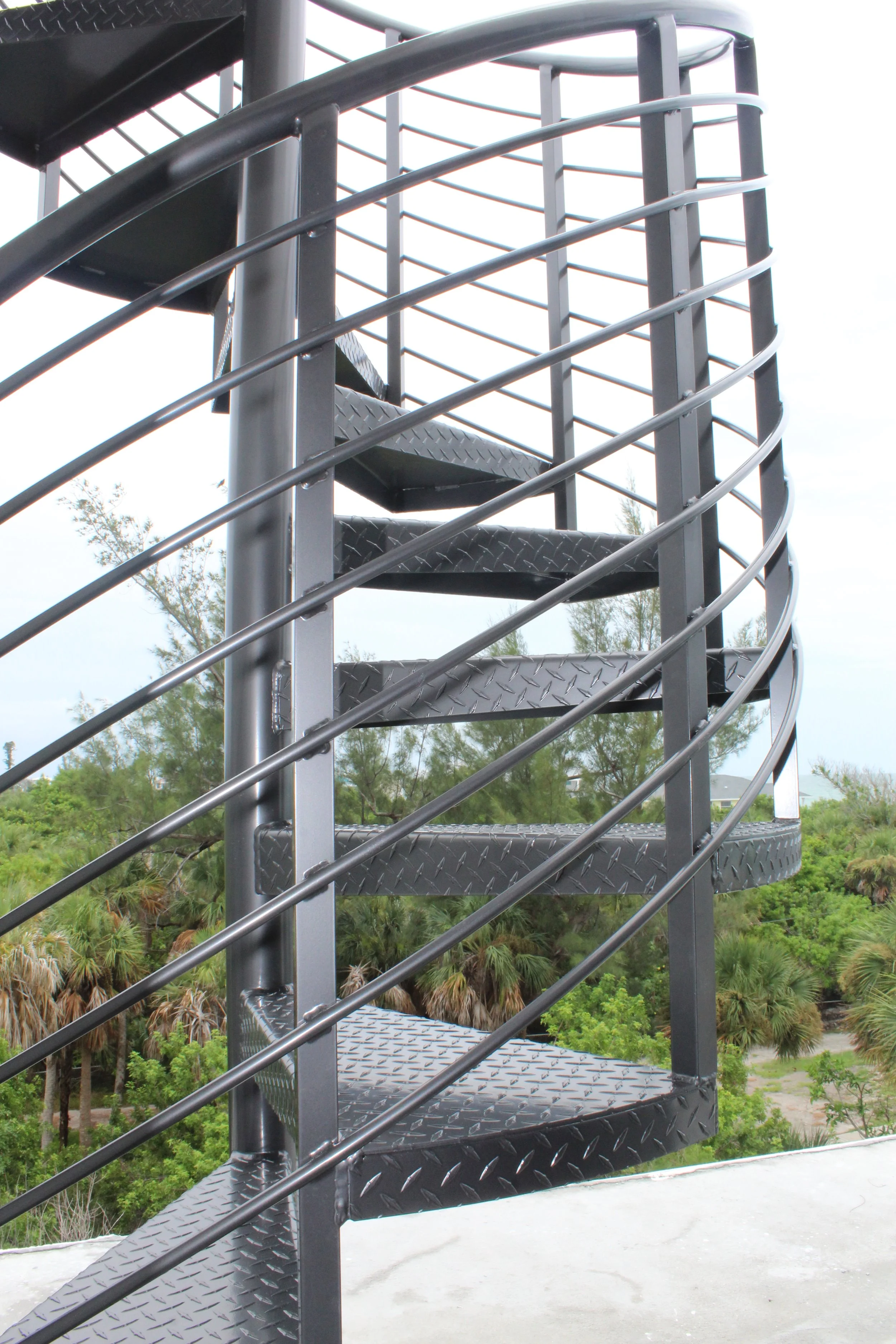 apg-welding-aluminum-spiral-stair.JPG