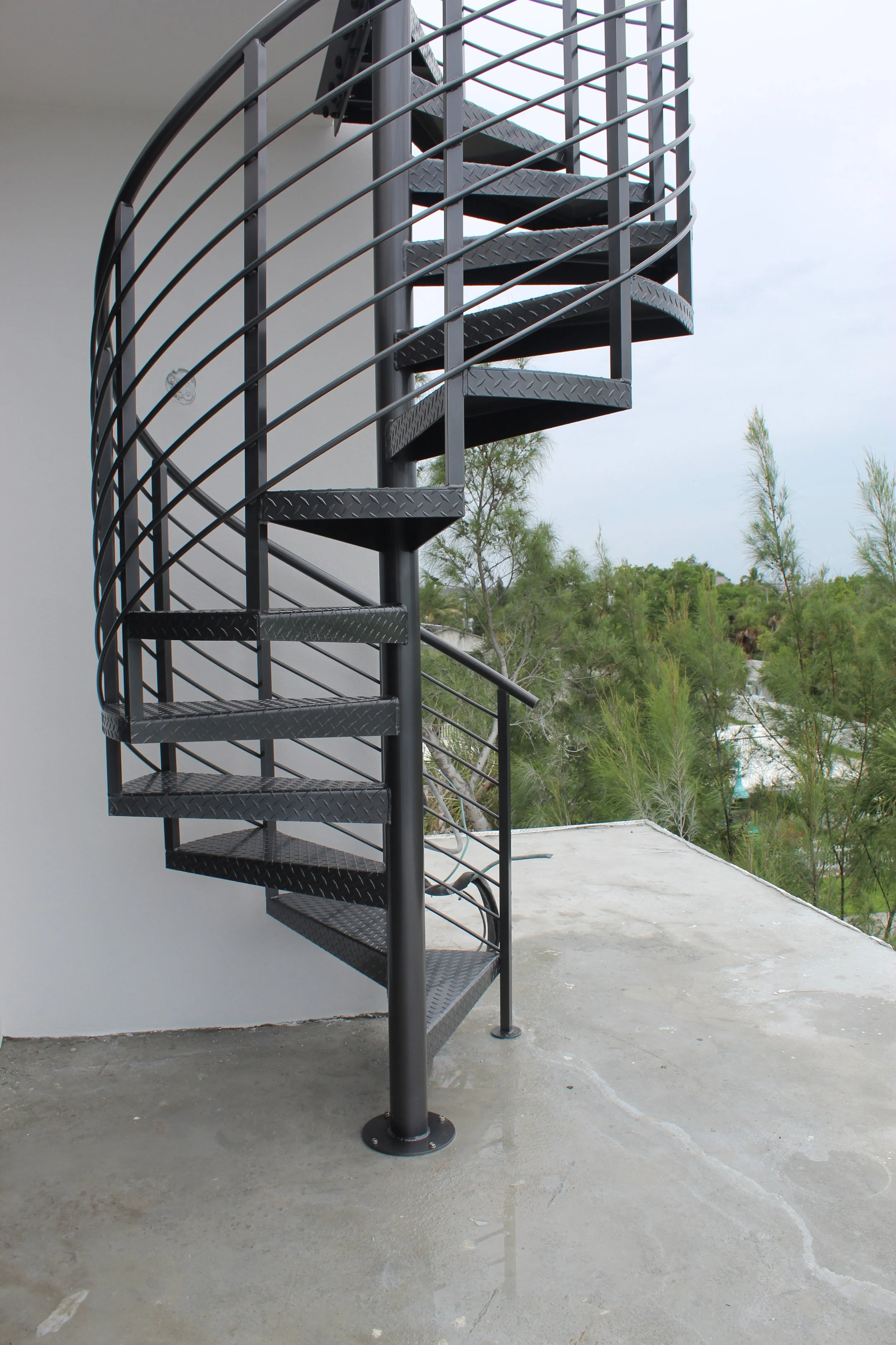 aluminum-englewood-custom-spiral-stair.JPG