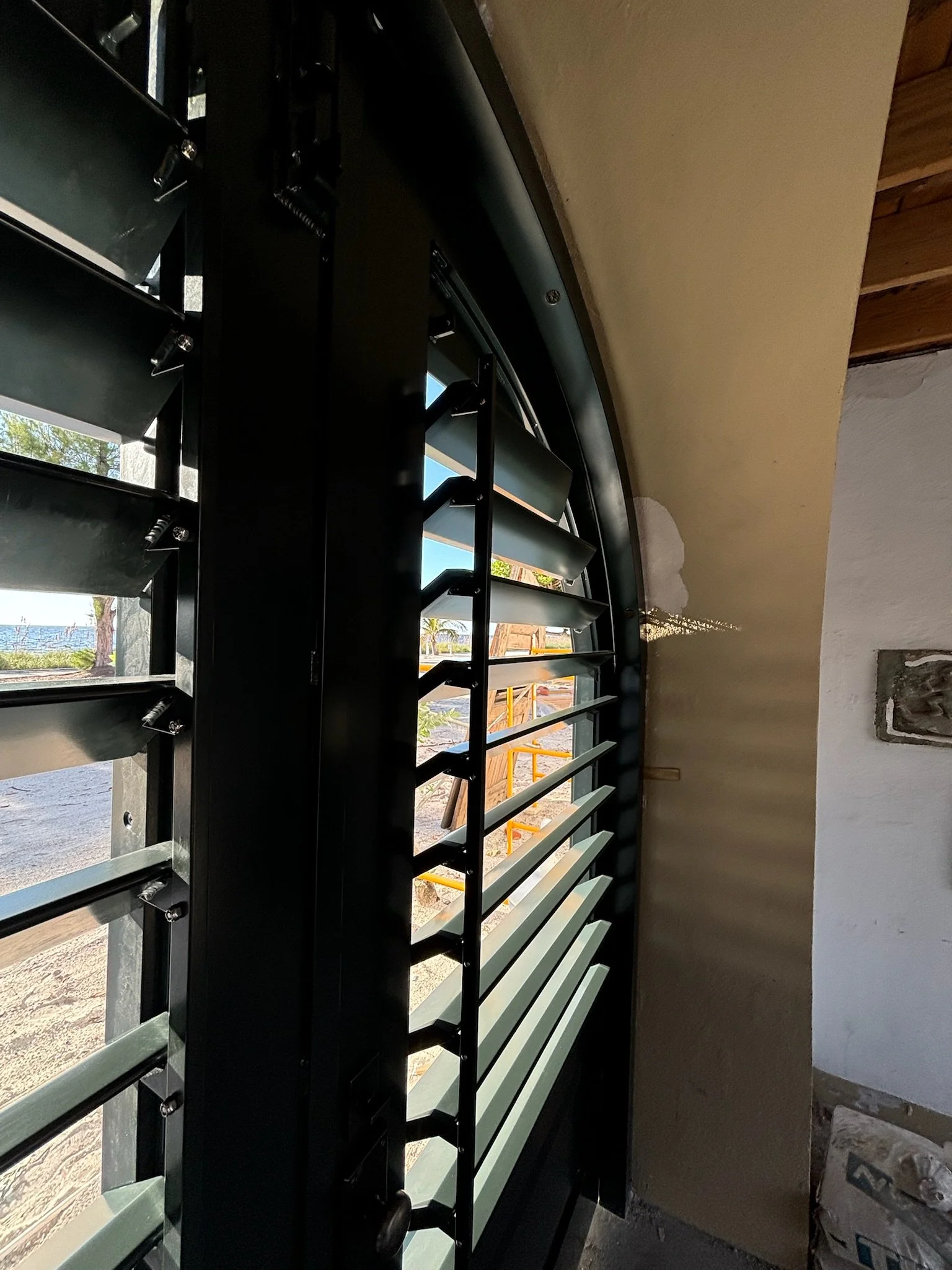 custom-gates-sarasota-welder.JPG