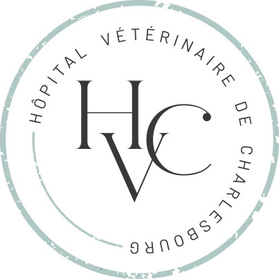 Logo circulaire du Hôpital Vétérinaire de Charlebourg avec le texte en français autour du cercle et les lettres VH en son centre.