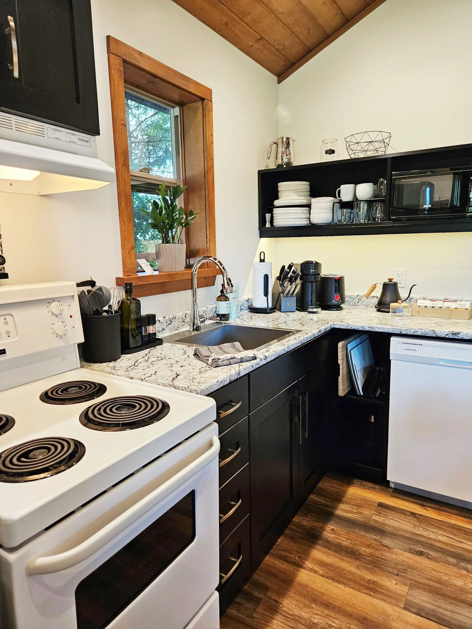 Kitchen black and white
