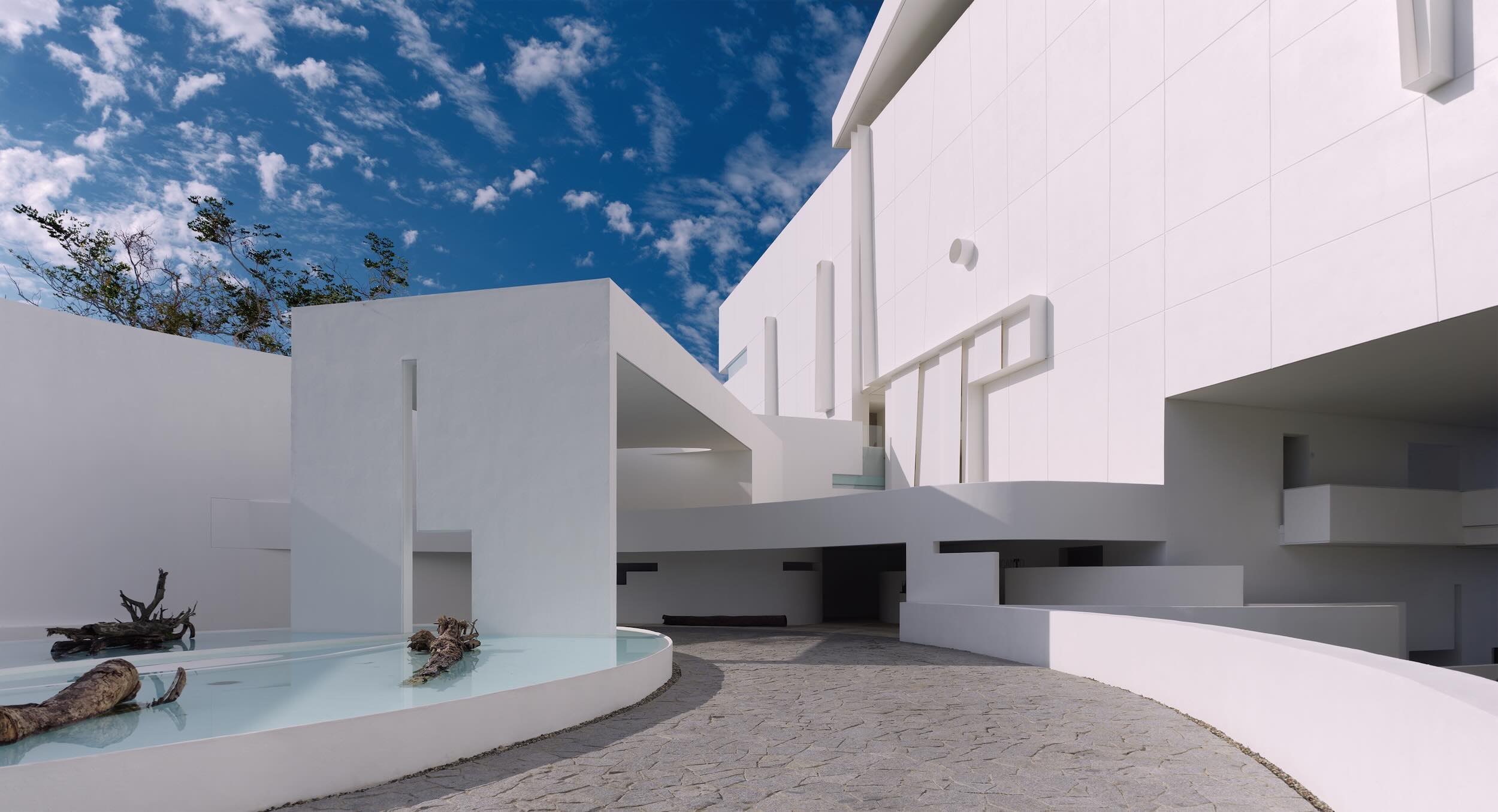 Materia y vacío en Brisas Marqués. Arquitectura monolítica de Taller Aragonés.