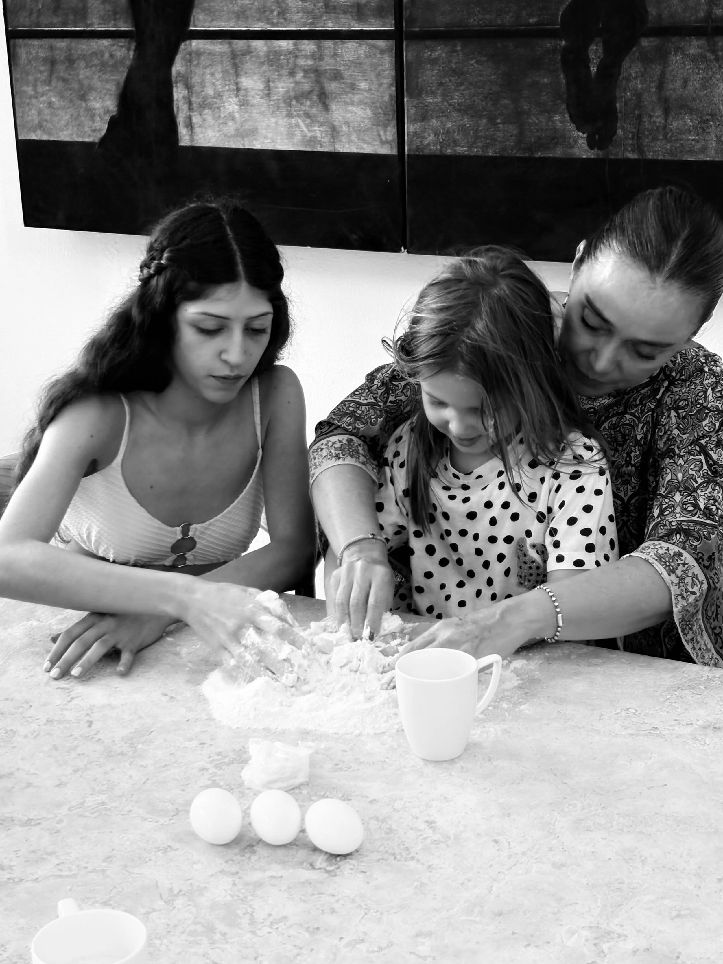 Clase de panadería artesanal en Hotel Encanto Acapulco. Conexión y concentración a través de los materiales puros.