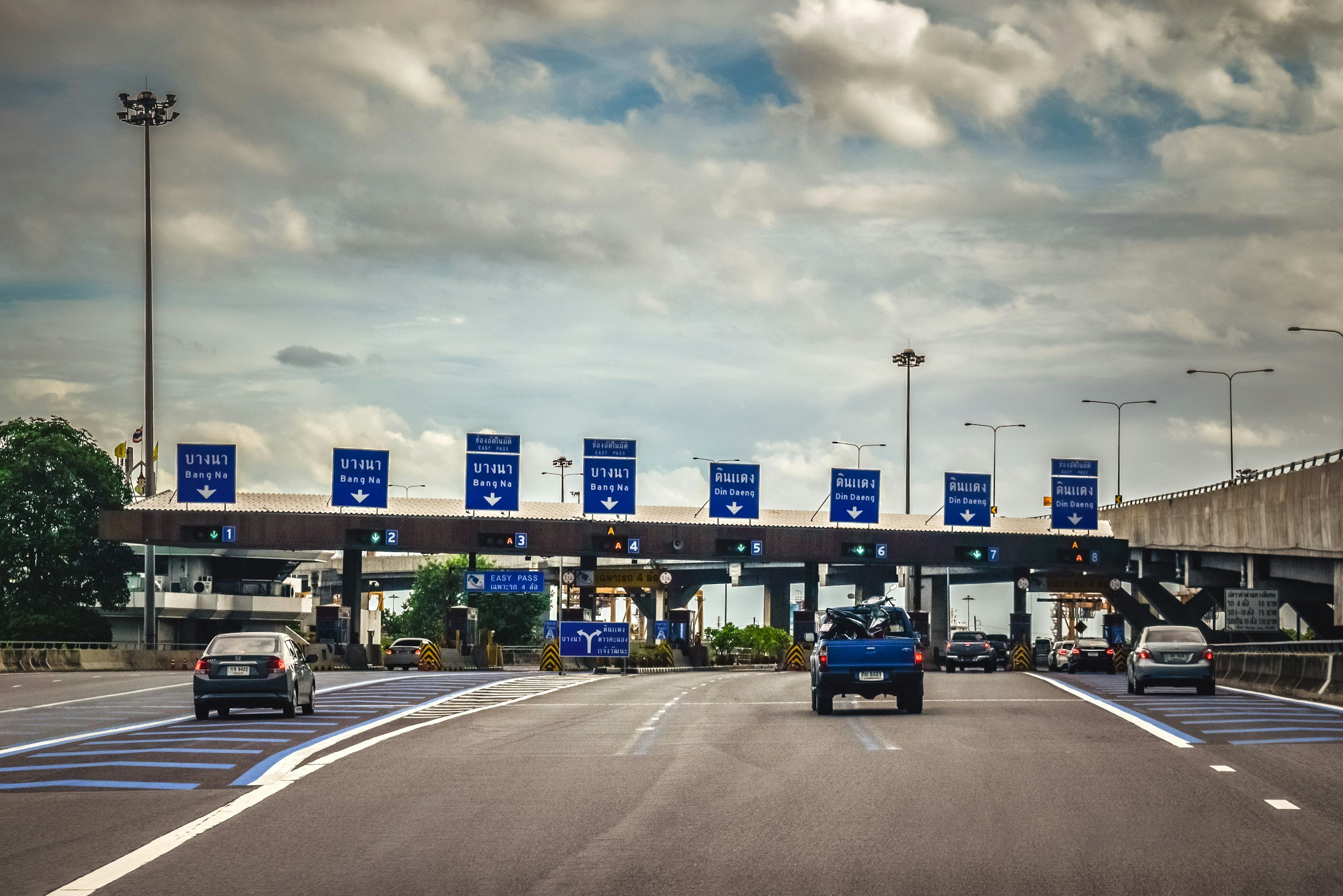 What happens when a therapist needs to stop at the services?