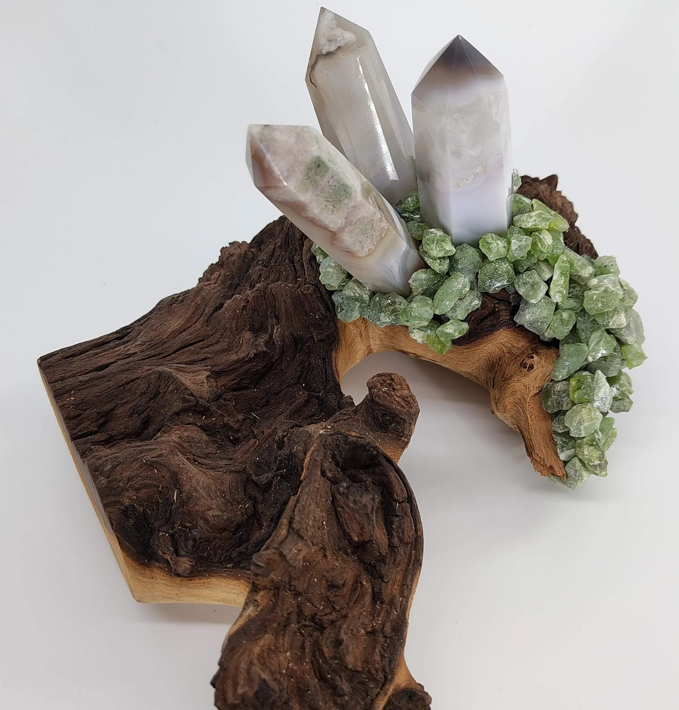 Gray agate points,peridot on mopani 3.jpg