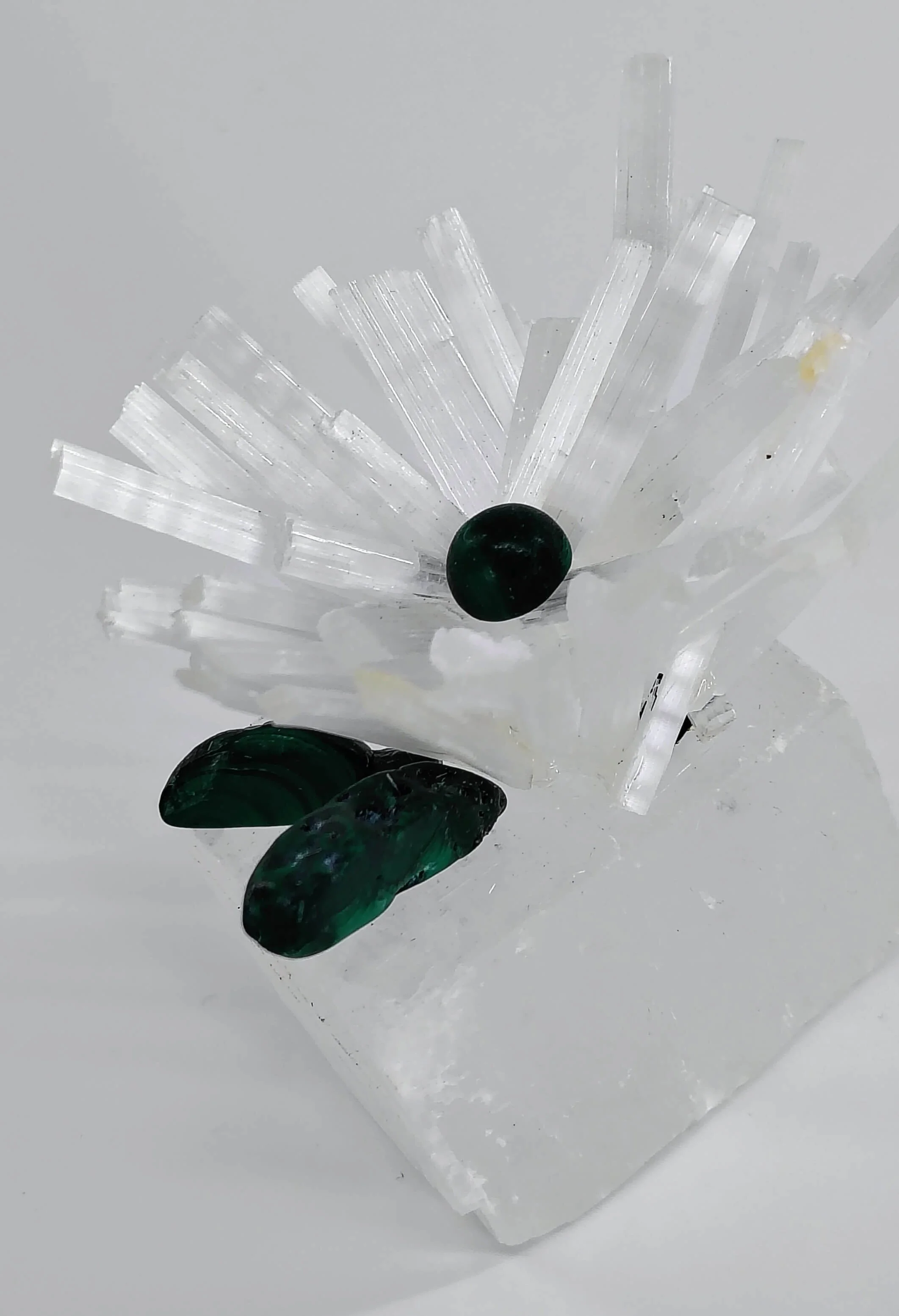 Malachite,clear calcite flower 2.jpg