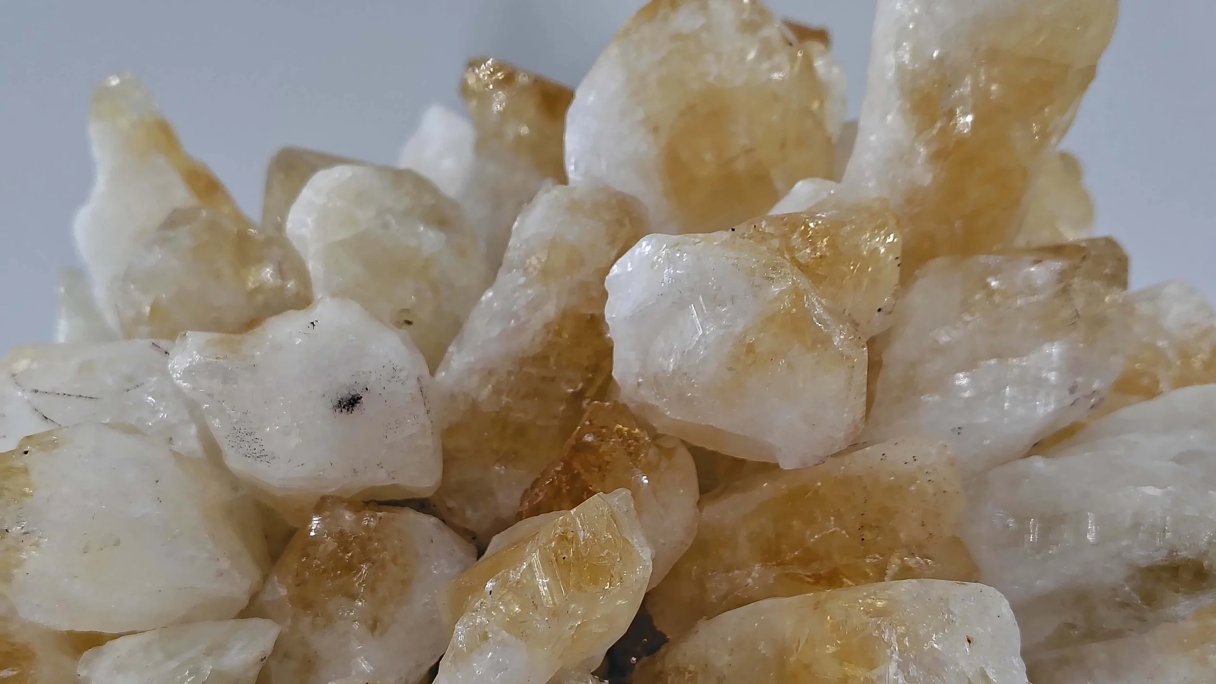 Citrine cluser on mopani 4.jpg