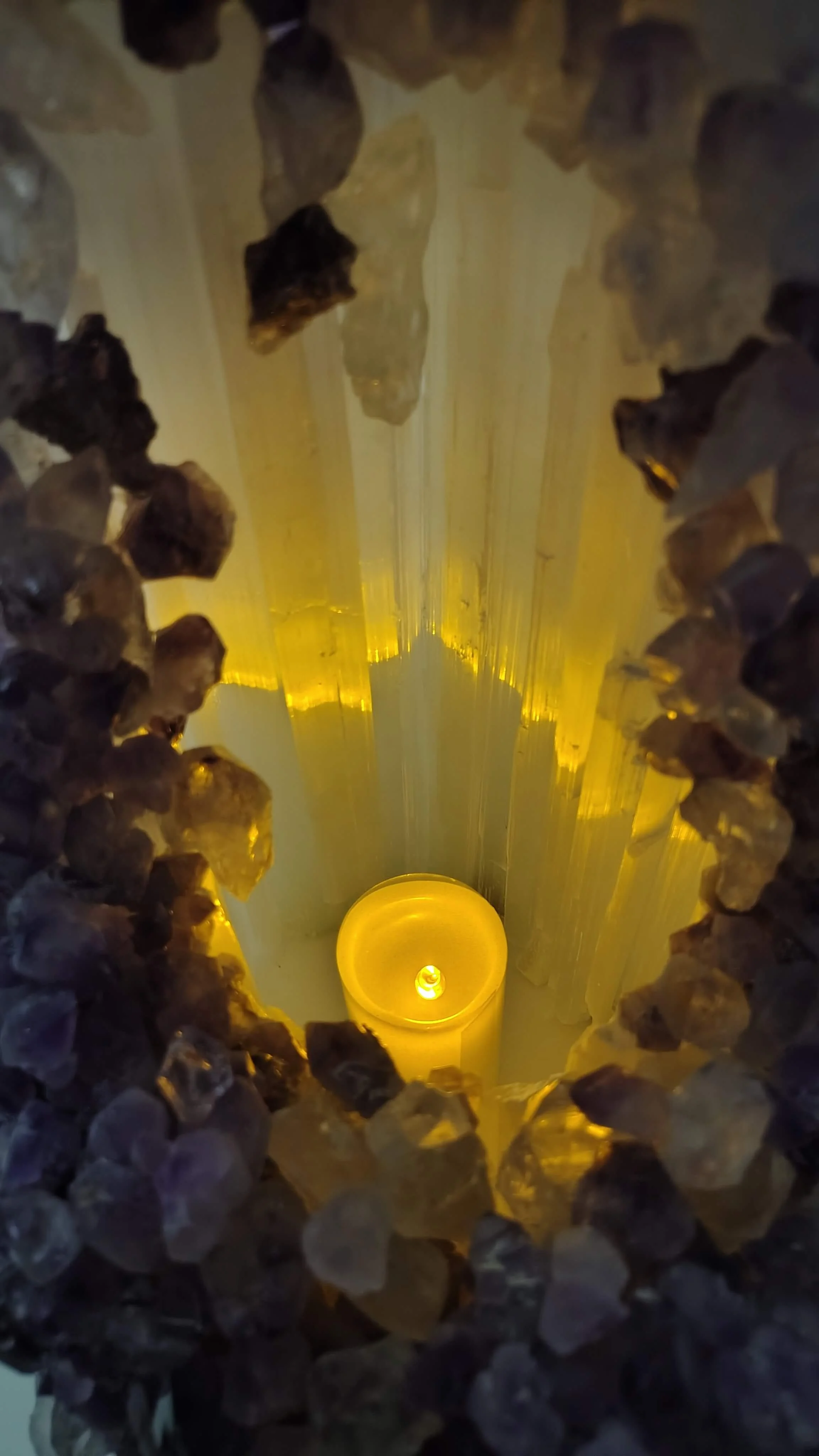Selenite,apitite mineral lamp title.jpg