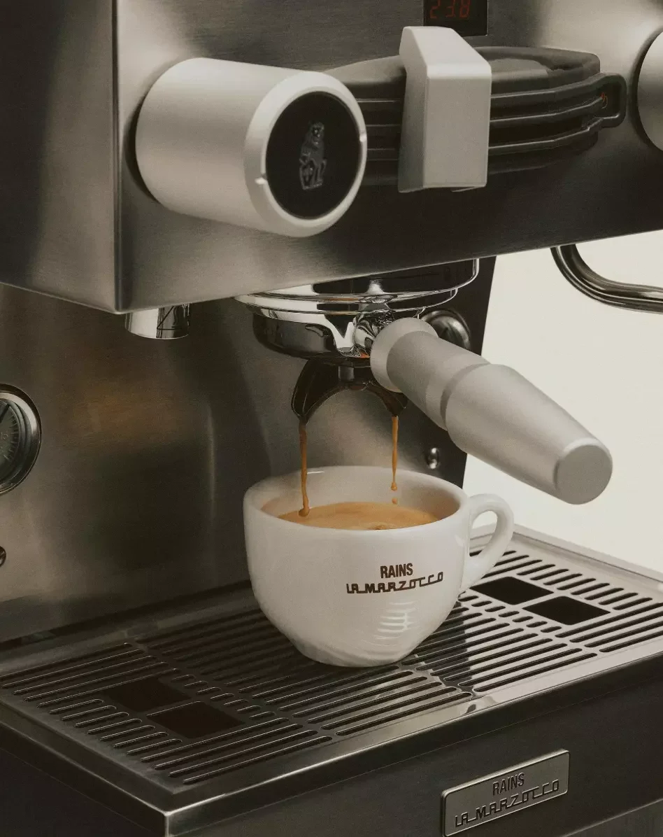 Rains-La-Marzocco-koffiemachine.webp