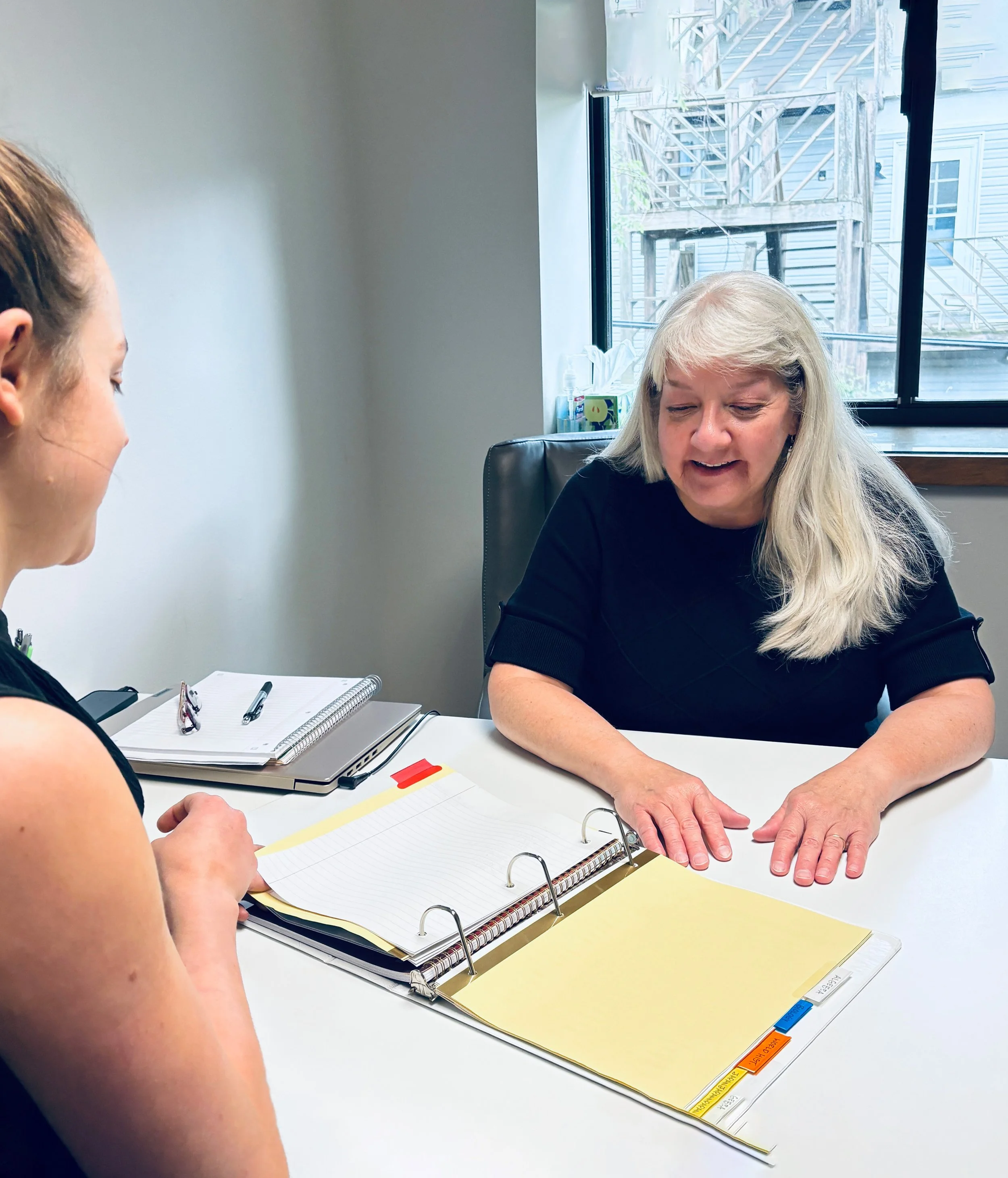 Image of Susan Downs, Watermark's Executive Functioning Coach, assisting a woman.