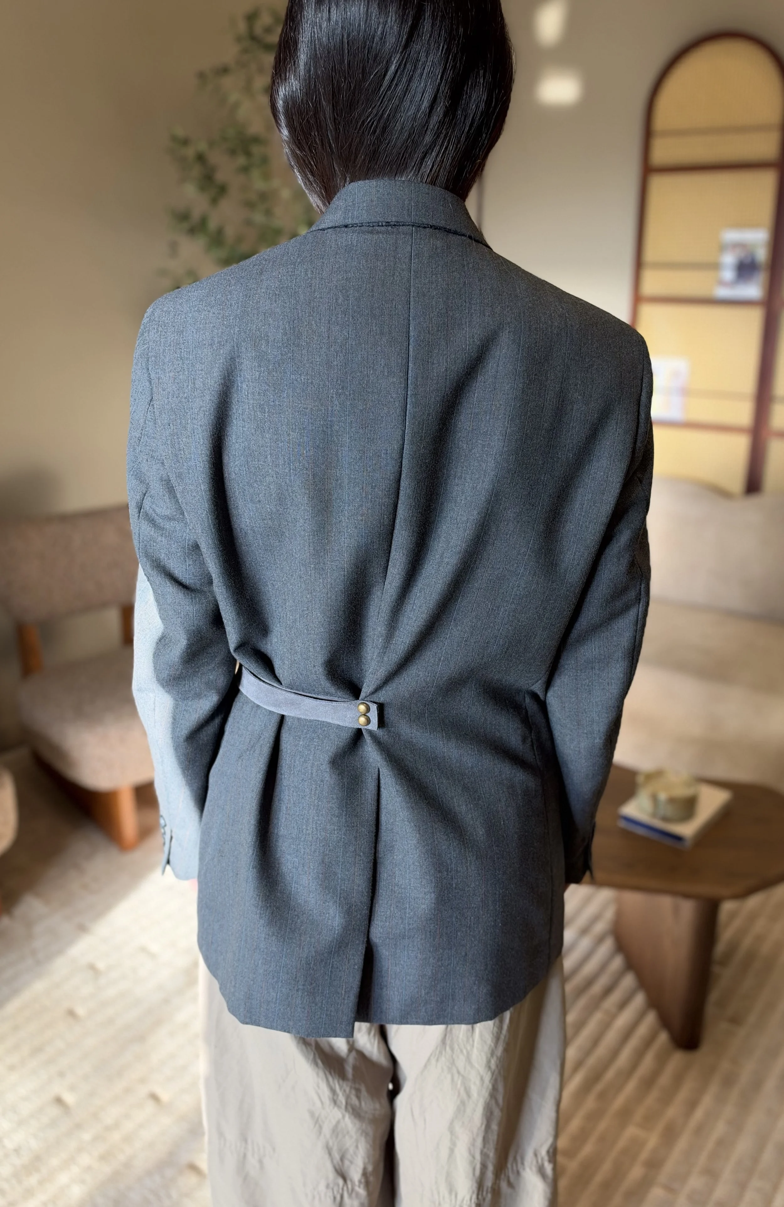 single belt long blazer back.jpeg