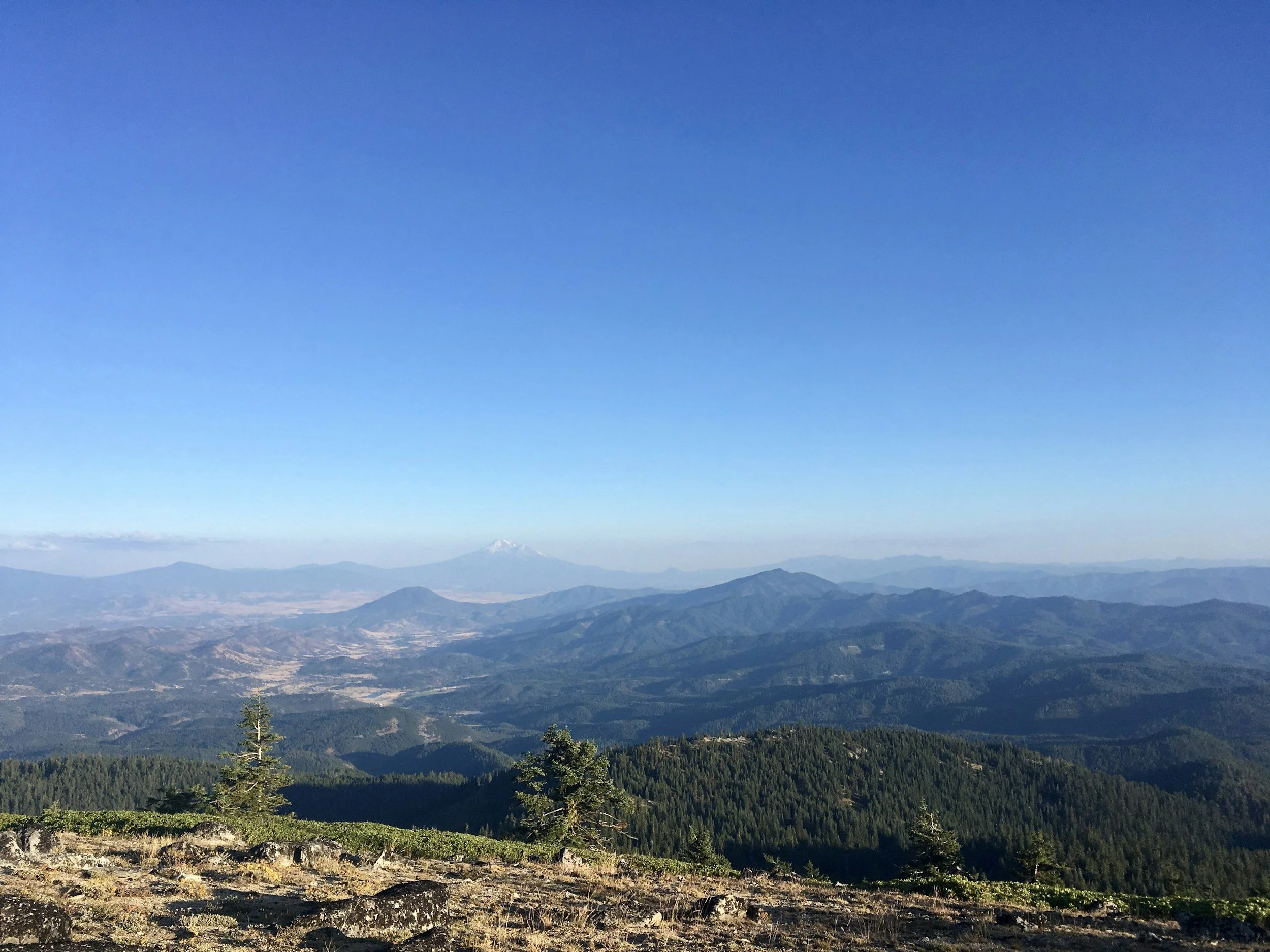 A picture of the mountains nearby Ashland, Oregon, where game publisher Kistler Games was founded in 2026.