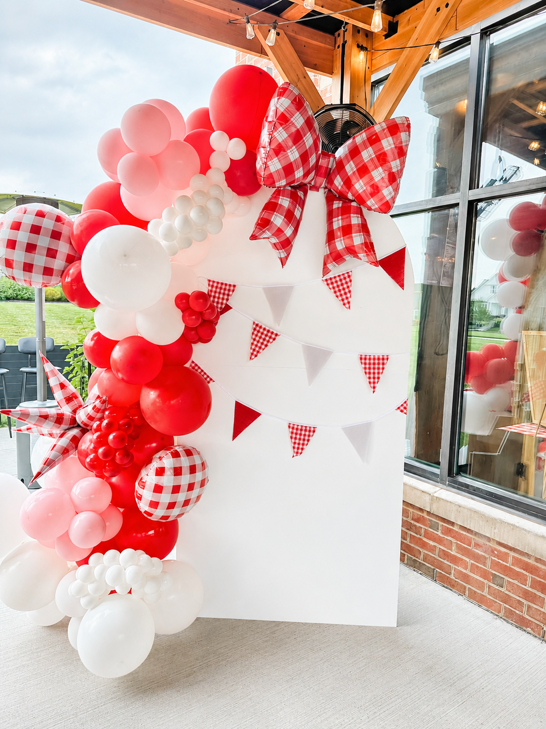 graduation red gingham balloon garlandand
