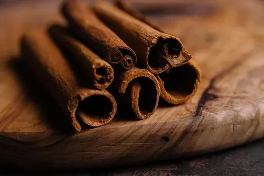 Cinnamon Sticks (Cinnamomum spp.)