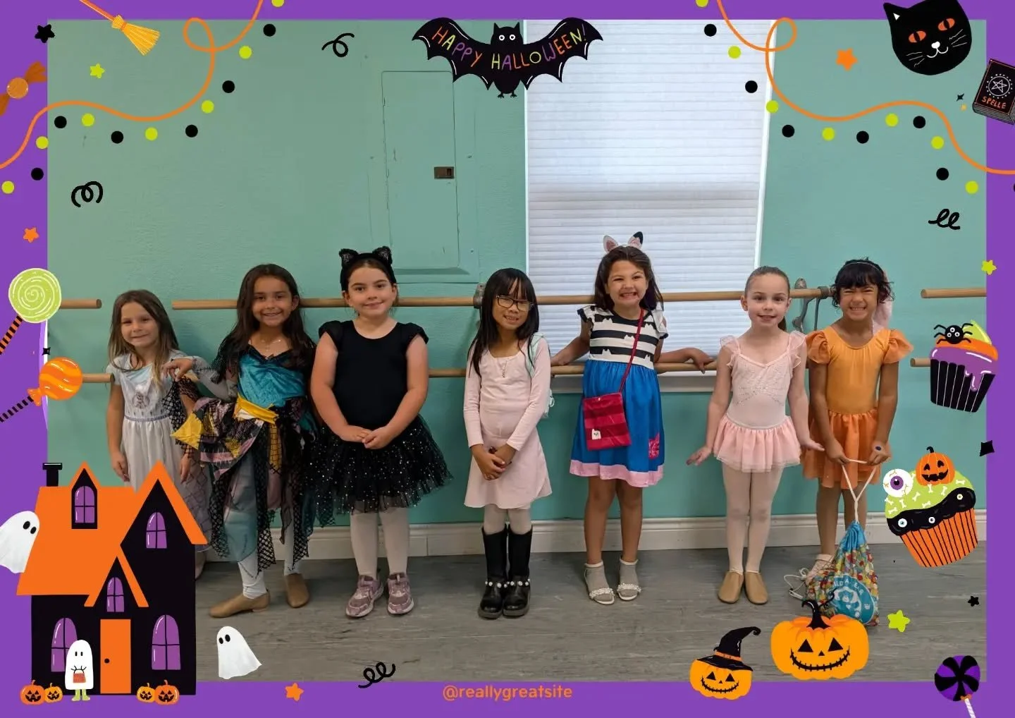 🍬 Sweet costumes, sweeter dancers! 🧡 Our studio is full of Halloween magic! ✨👻

 #DanceFamily #DressUpWeek