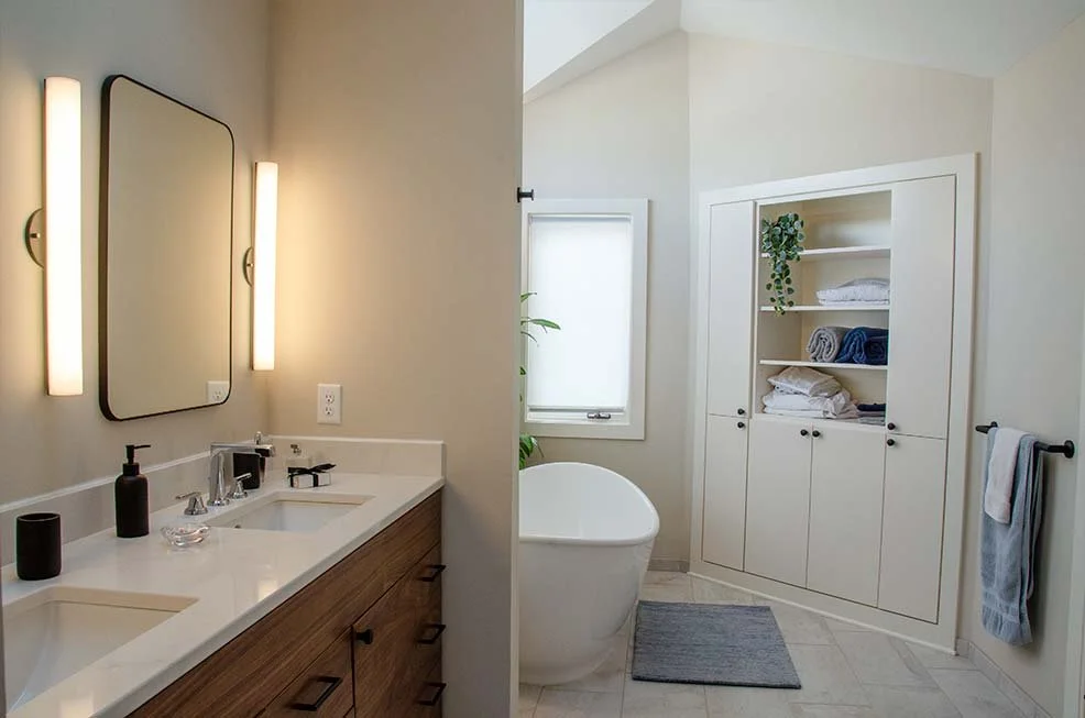 Jacobson-Remodel-Raspberry-Bath-H01.jpg