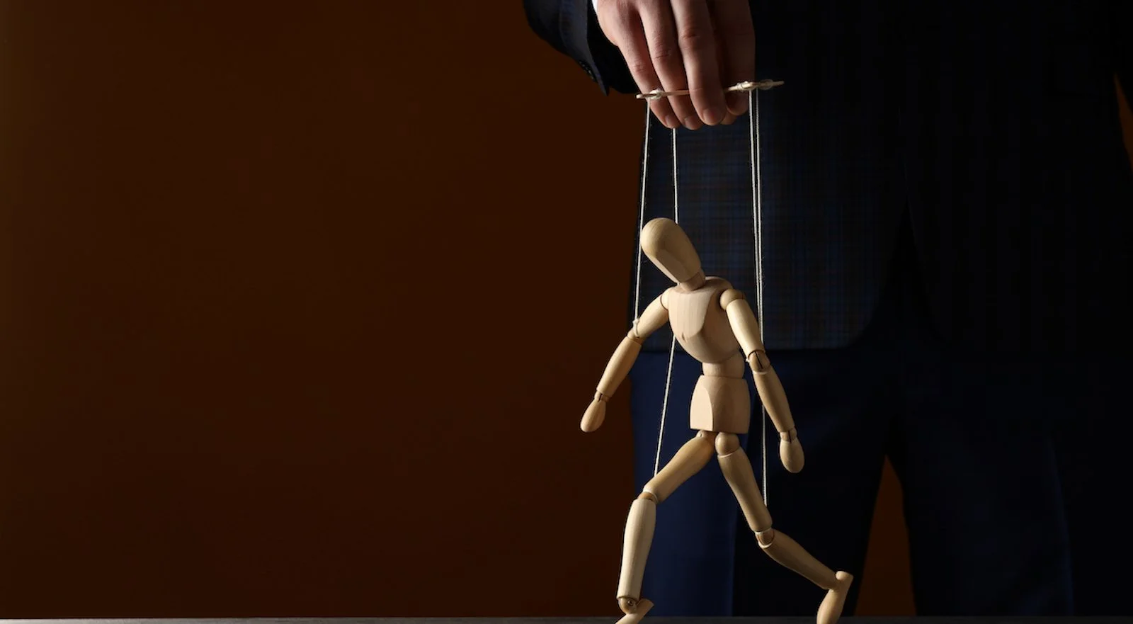 Shadow Director vs De Facto Director: Who Is Liable When a Company Becomes Insolvent?