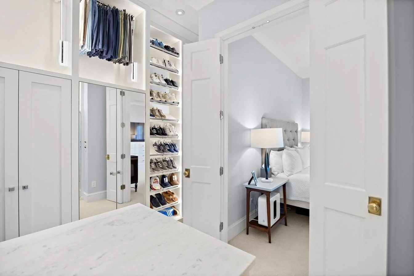 17_182-cherokee-primary-closet-alt.jpg