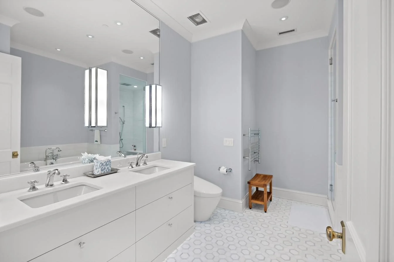 14_182-cherokee-primary-bath.jpg