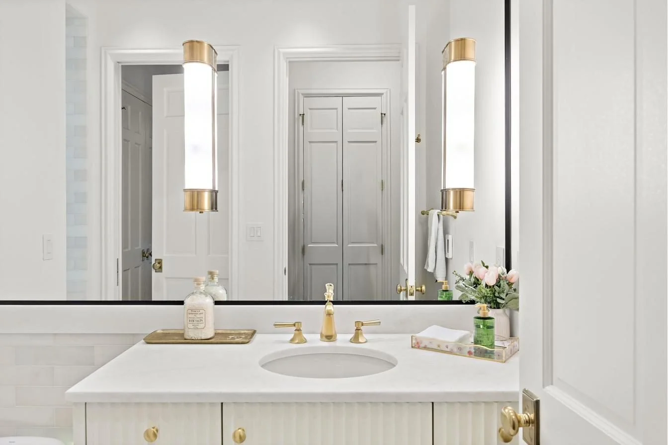20_182-cherokee-secondary-bath-vanity.jpg