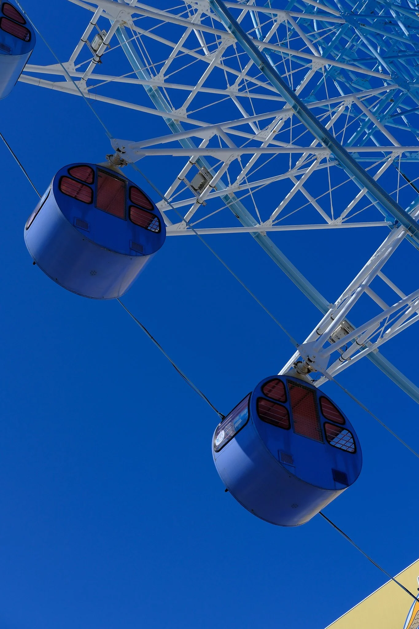 shizuoka-ferris-wheel-blue-sky.jpg