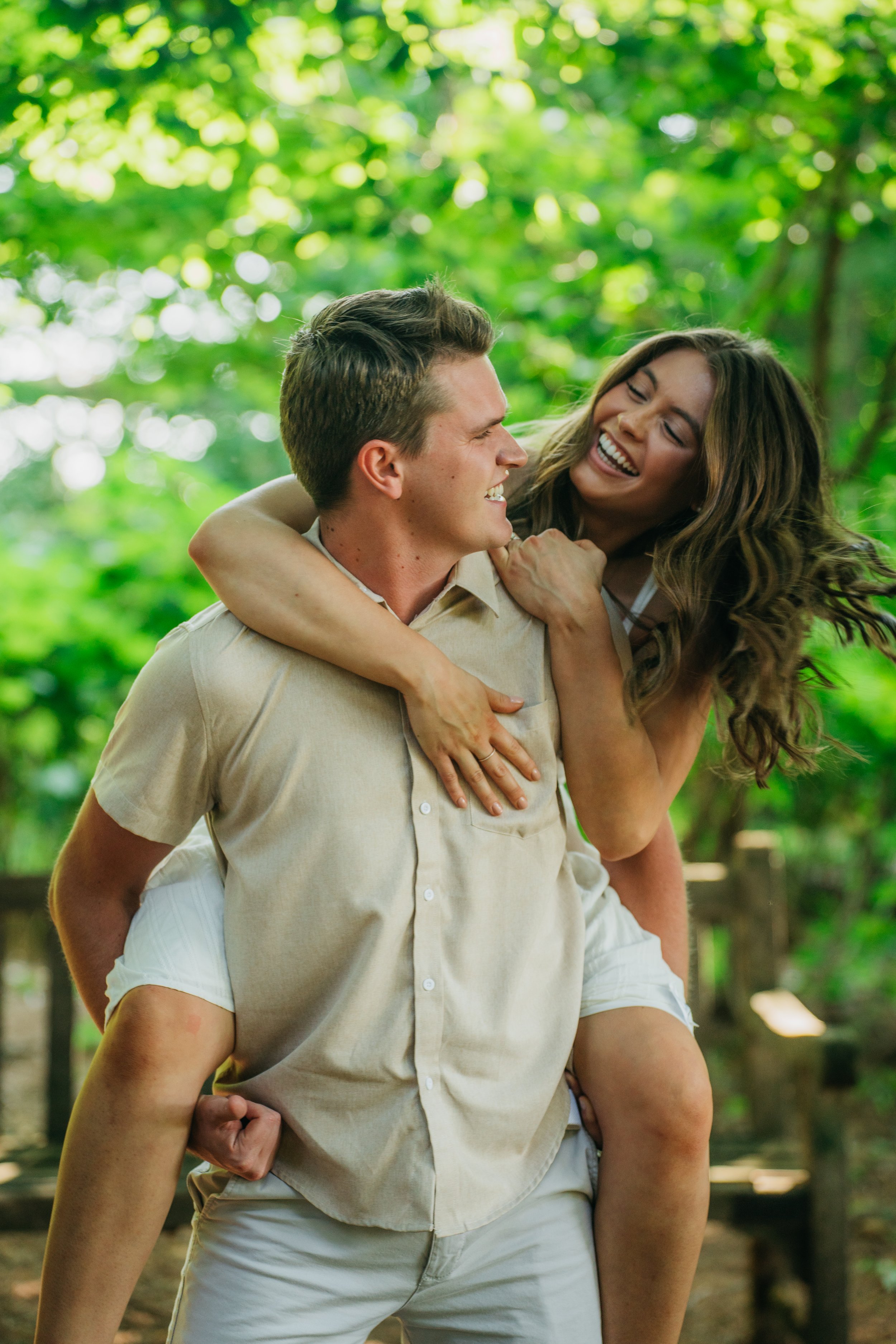 Elegant couple photography by Federico Weddings, preserving the love and excitement of this special season.