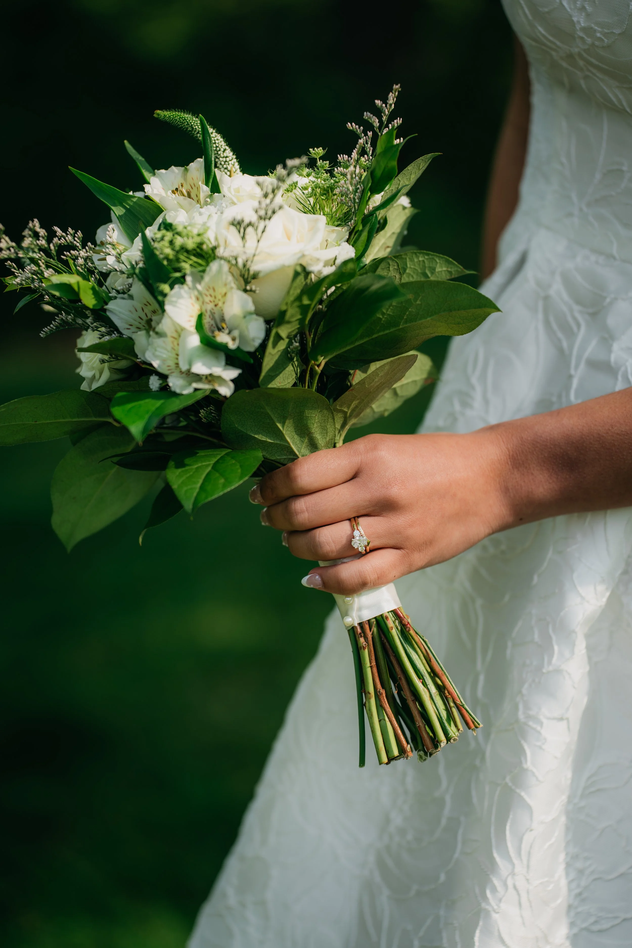 Beautiful bridal photography capturing the grace, emotion, and timeless beauty of the wedding day.