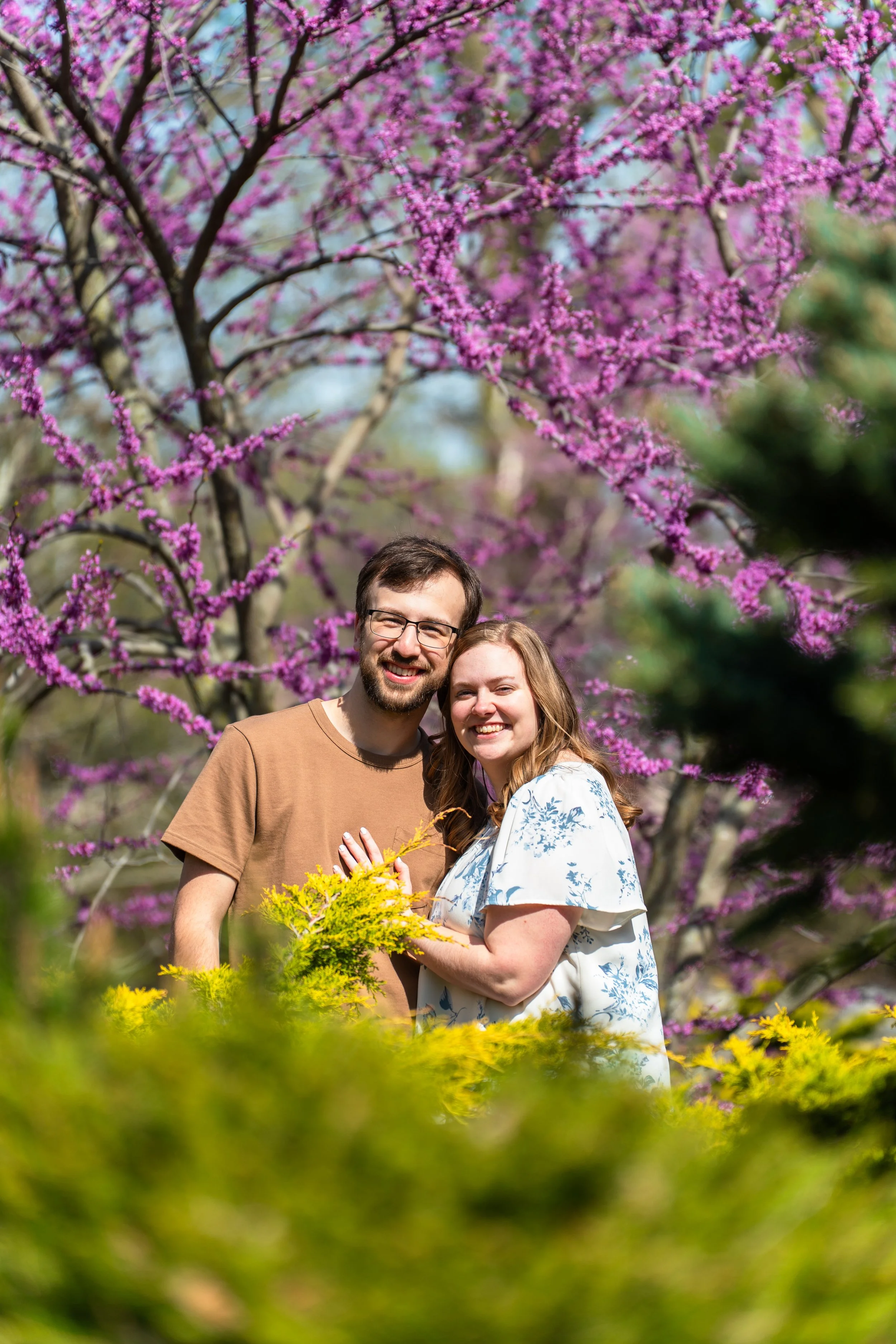 A beautiful engagement session capturing the couple’s love in a relaxed, natural, and elegant way.