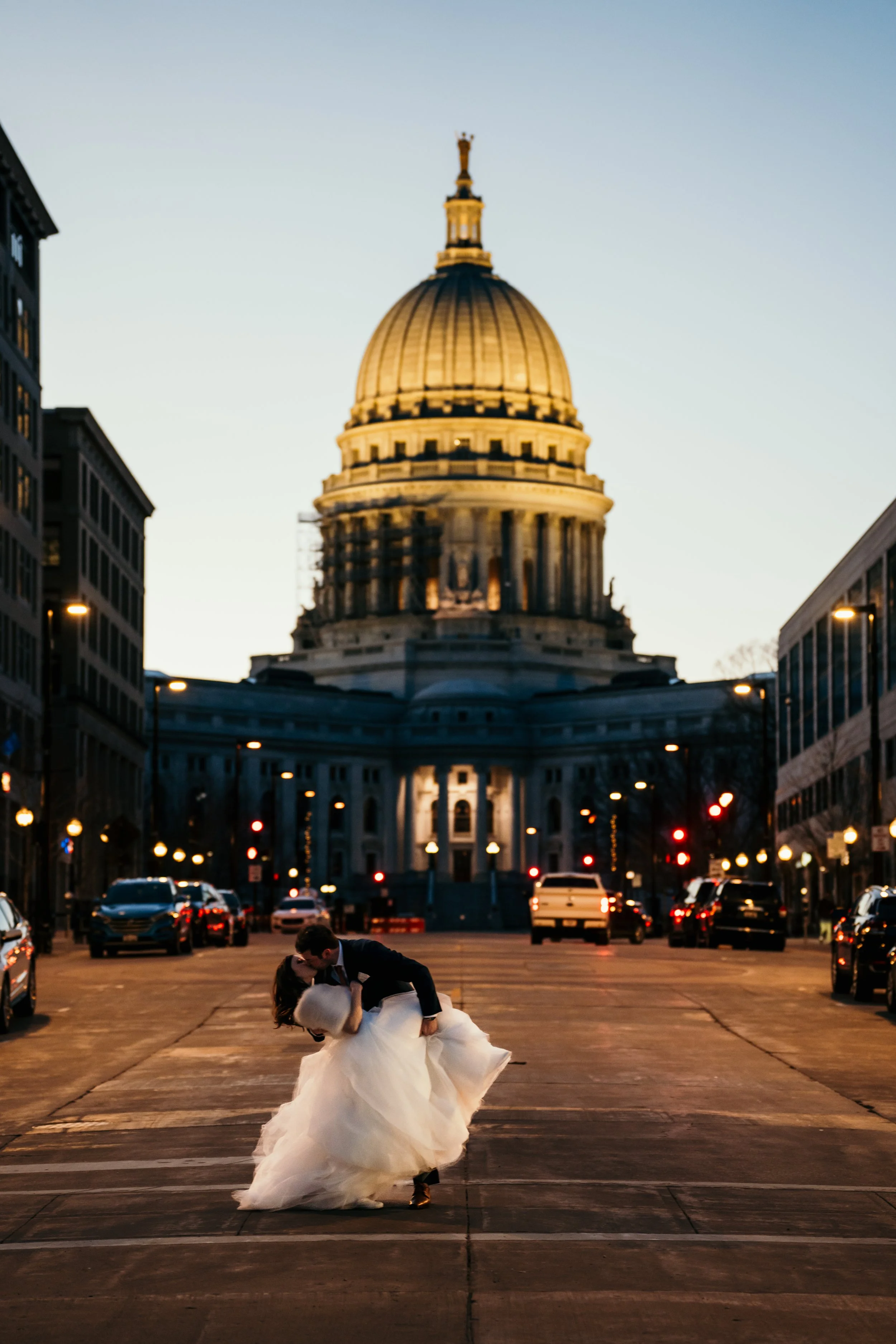 Elegant wedding photography capturing a beautiful moment between the couple, photographed with a timeless and heartfelt approach.