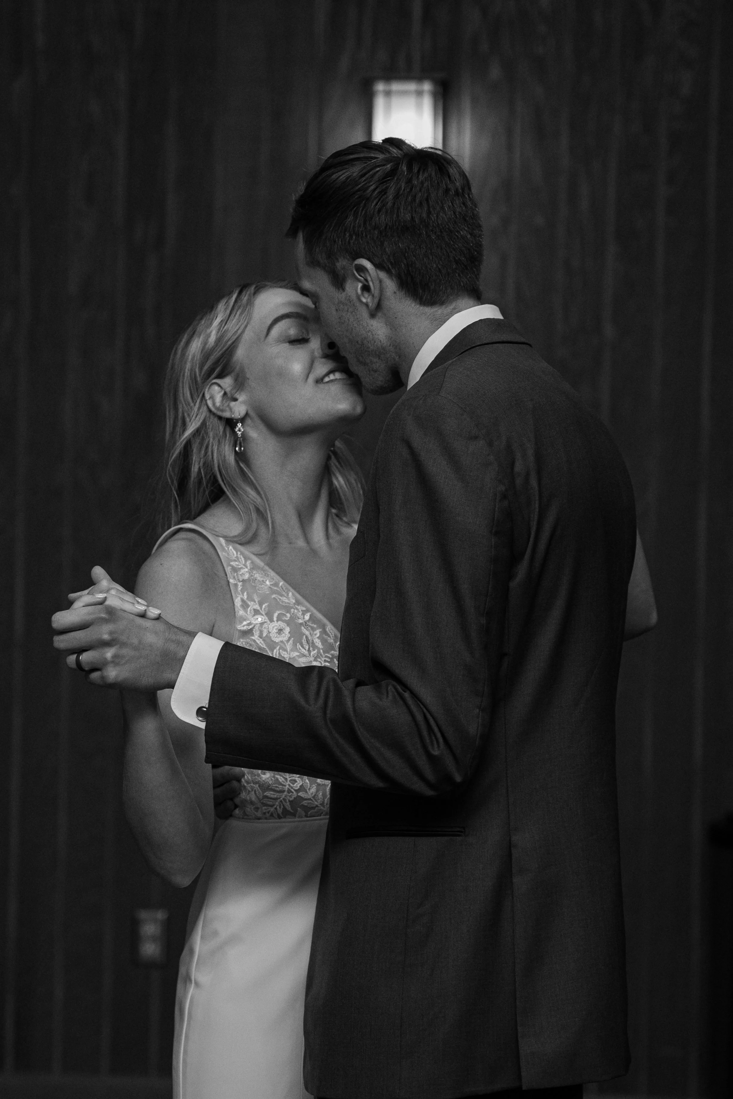 Romantic wedding photography for modern couples who want emotional images with an elegant and timeless feel.