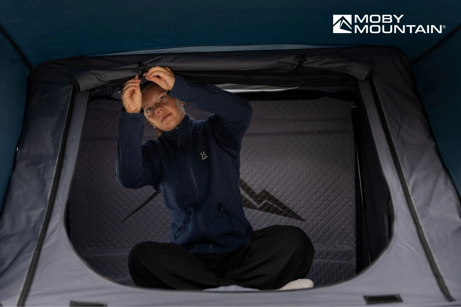 PEAK XL midnightGrey I Horizontal I Moby Mountain roof top tent (5).jpg