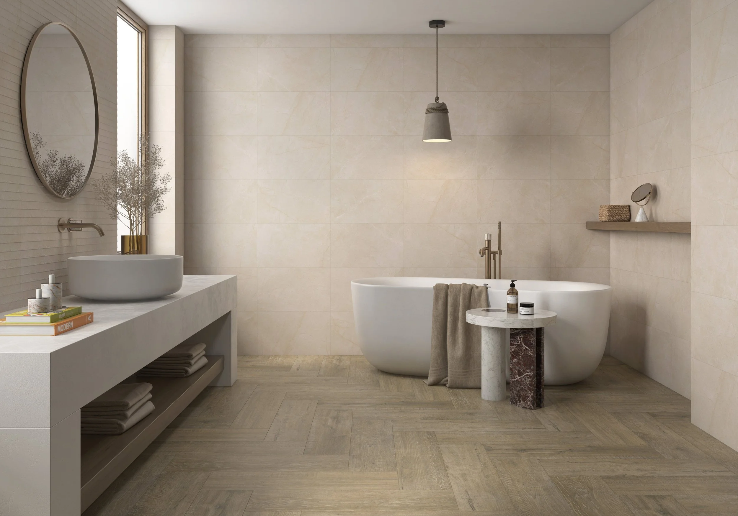 Salle de bain moderne avec baignoire, miroir rond, étagère, table d'appoint, et accessoires de toilette en tons neutres.