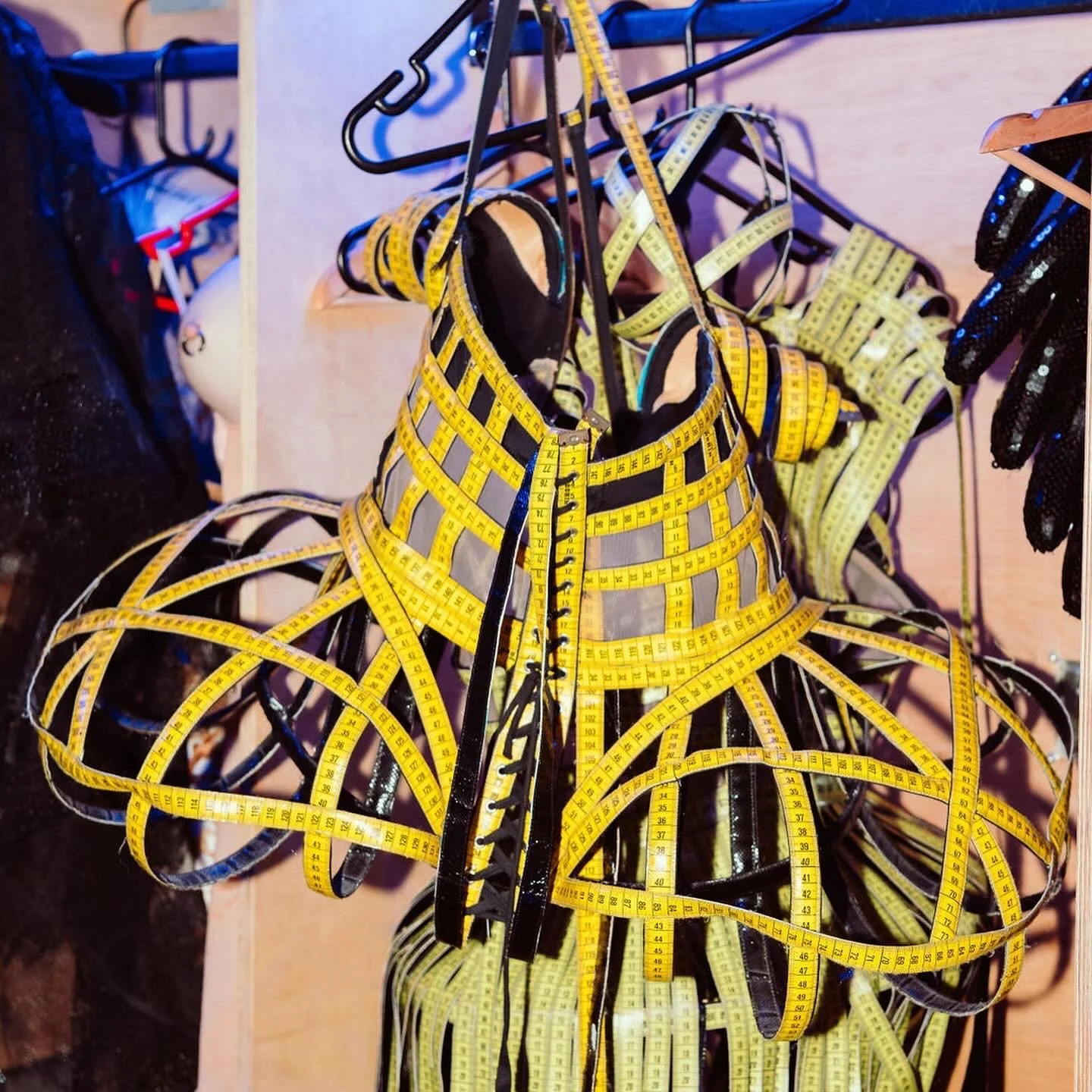 Measuring Tape couture Jean Paul Gaultier, Fashion Freak Show.