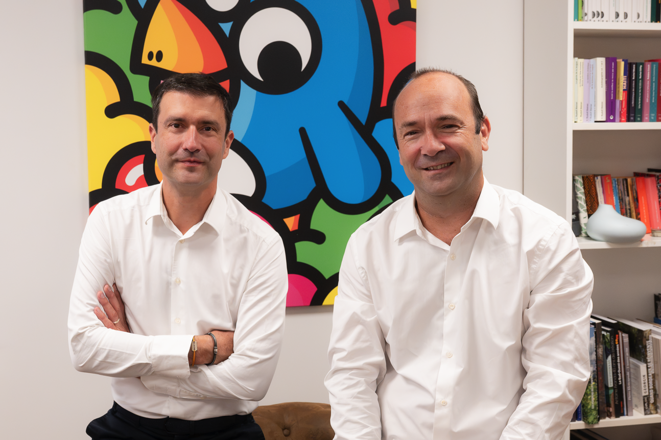 Charles-Alexandre Giaux et Régis Lacroix, cofondateurs de Findesk, dans leurs bureaux à Lyon