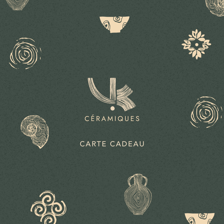 Carte cadeau pour des céramiques, avec des dessins de motifs en forme de spirale, coquillage, vase et autres formes artistiques