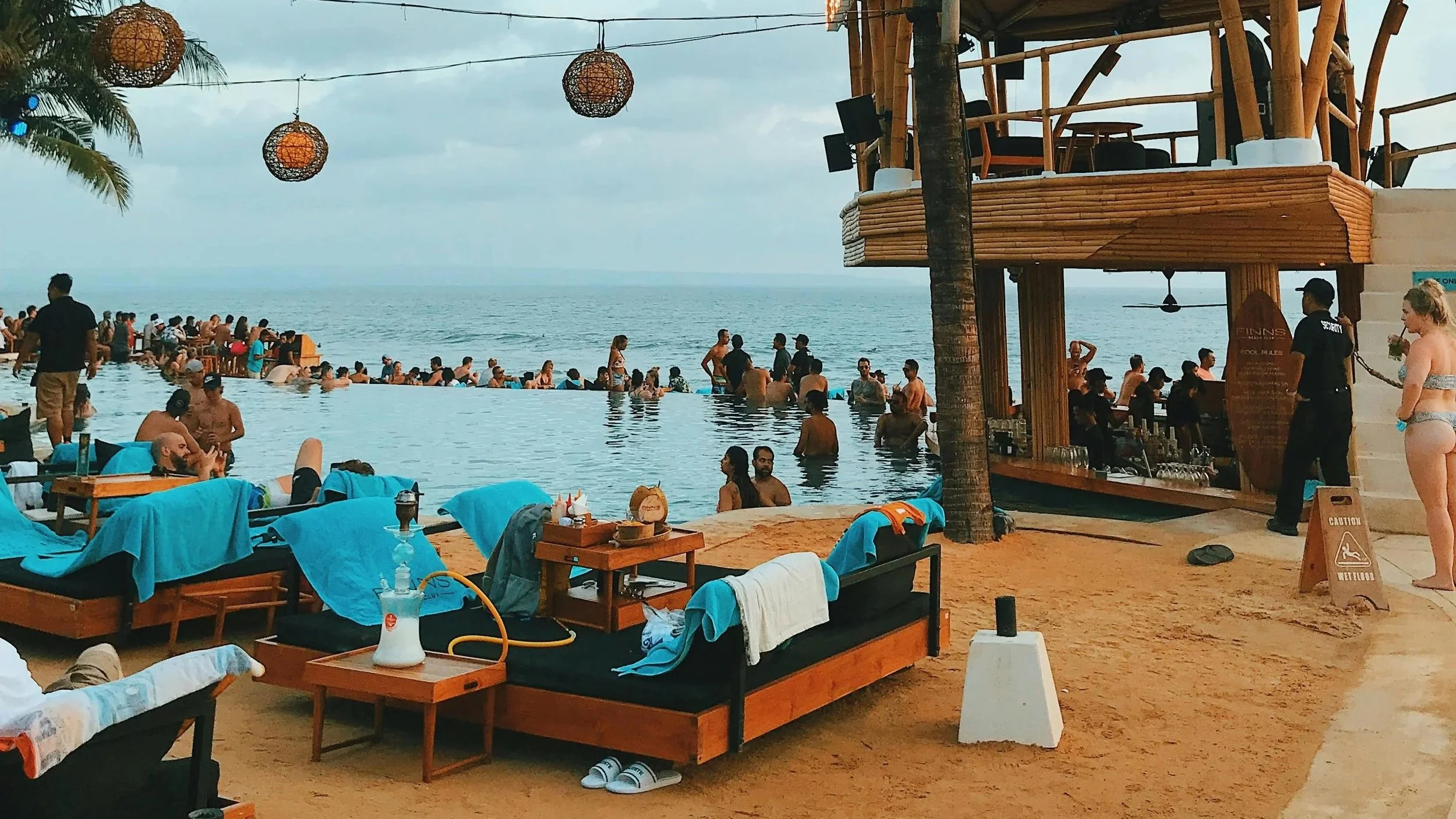 Cafetería y ambiente local en Canggu, Bali