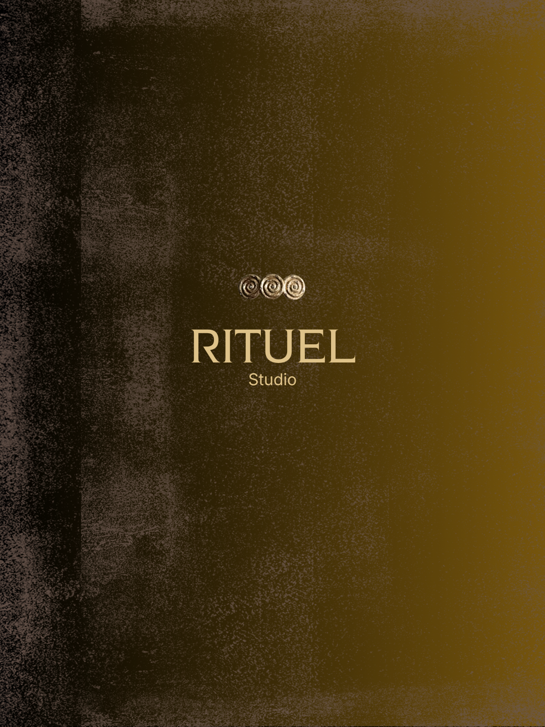 Couverture de livre avec le titre 'RITUEL Studio' et un design doré et noir.