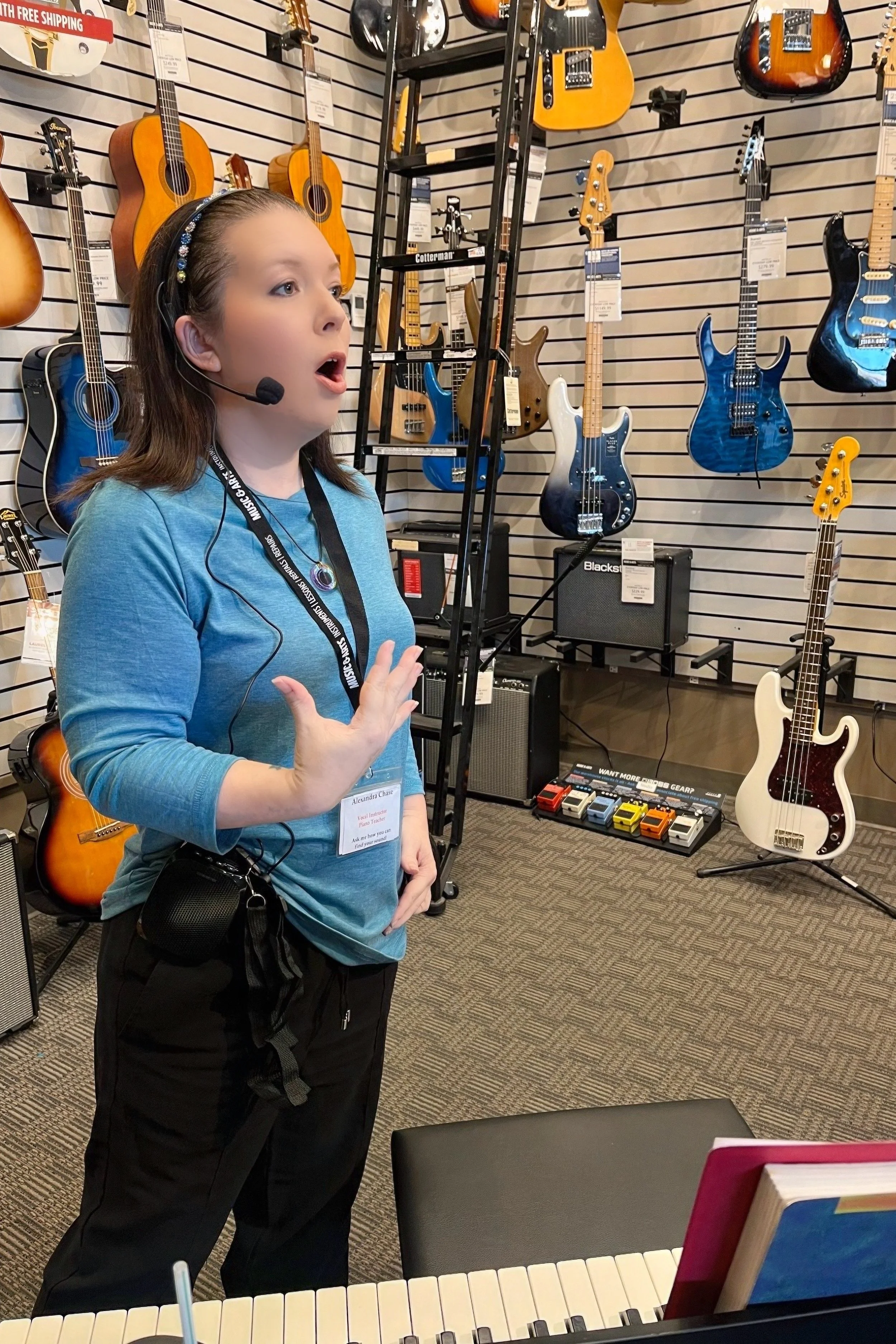 Lexa teaching a vocal techniques class at Music & Arts in Frederick, MD