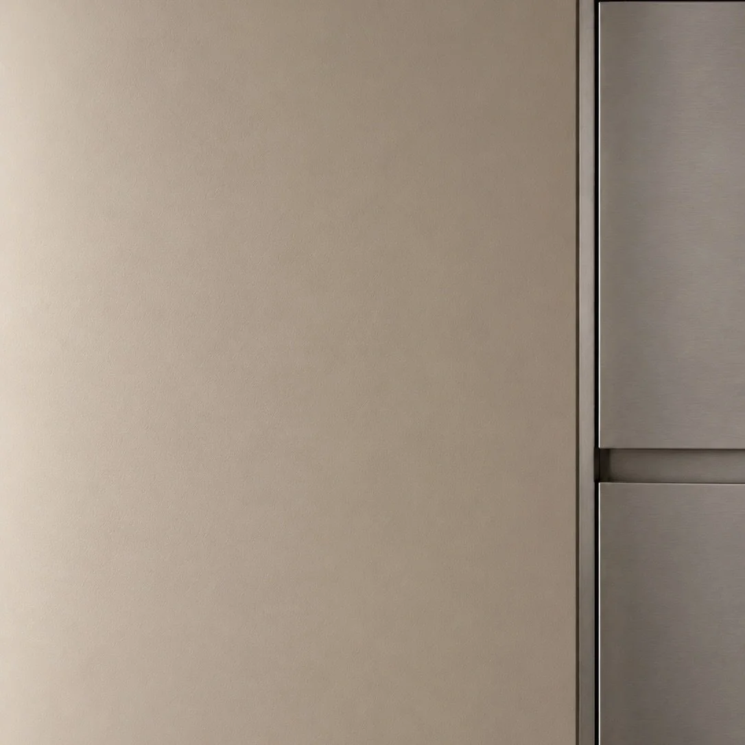 &bull; C A L A D E &bull; 𝐷𝐸𝑇𝐴𝐼𝐿𝑆

Le projet Calade, la rencontre entre le design moderne d&rsquo;une cuisine en inox et le charme singulier d&rsquo;un mas proven&ccedil;al, nich&eacute; dans un &eacute;crin d&rsquo;oliviers ponctu&eacute; de 