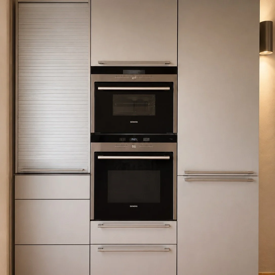 &bull; C A L A D E &bull; 𝐷𝐸𝑇𝐴𝐼𝐿𝑆

Le projet Calade, la rencontre entre le design moderne d&rsquo;une cuisine en inox et le charme singulier d&rsquo;un mas proven&ccedil;al, nich&eacute; dans un &eacute;crin d&rsquo;oliviers ponctu&eacute; de 